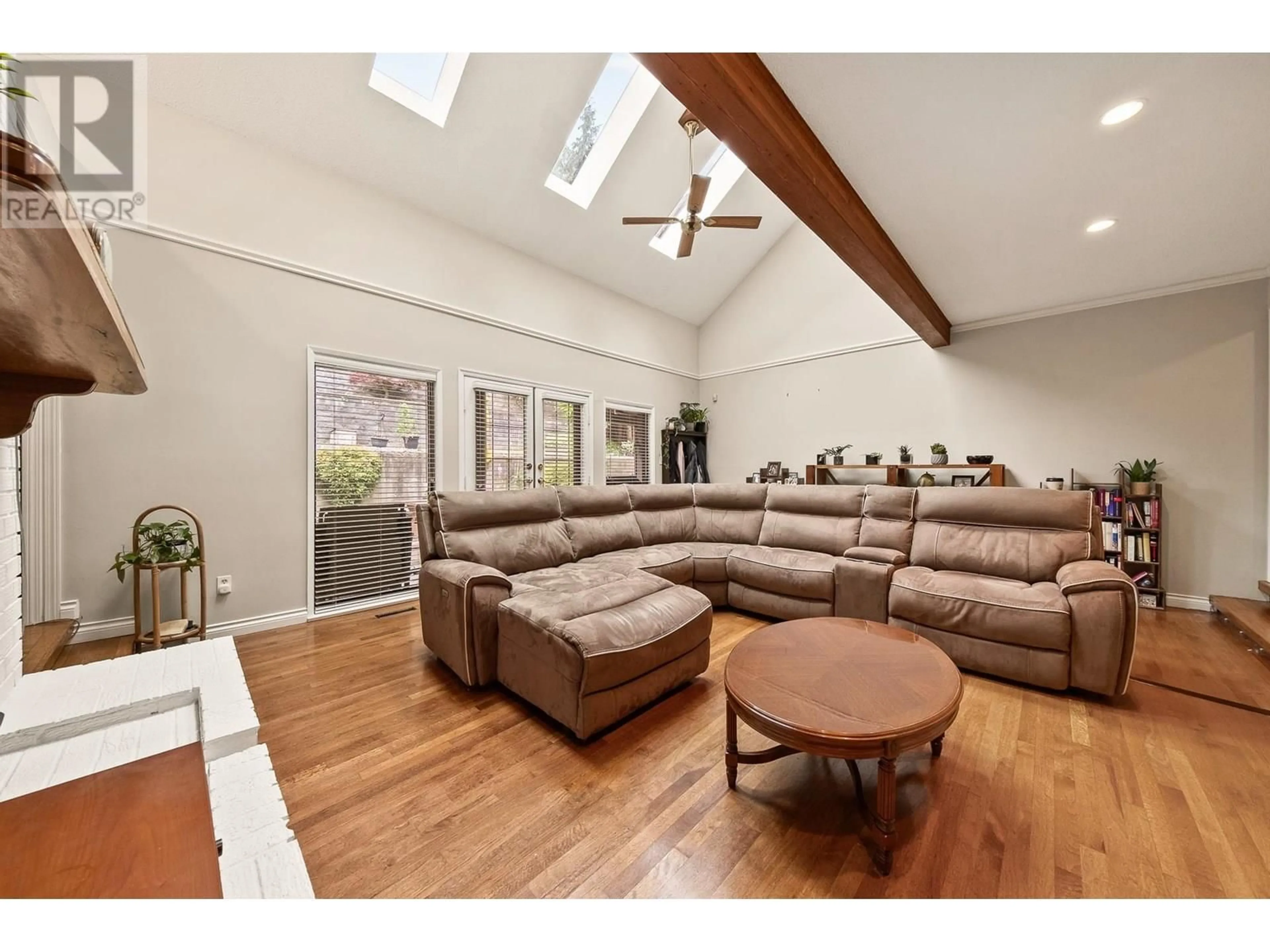 Living room with furniture, unknown for 5734 GREENLAND DRIVE, Tsawwassen British Columbia V4L2J5