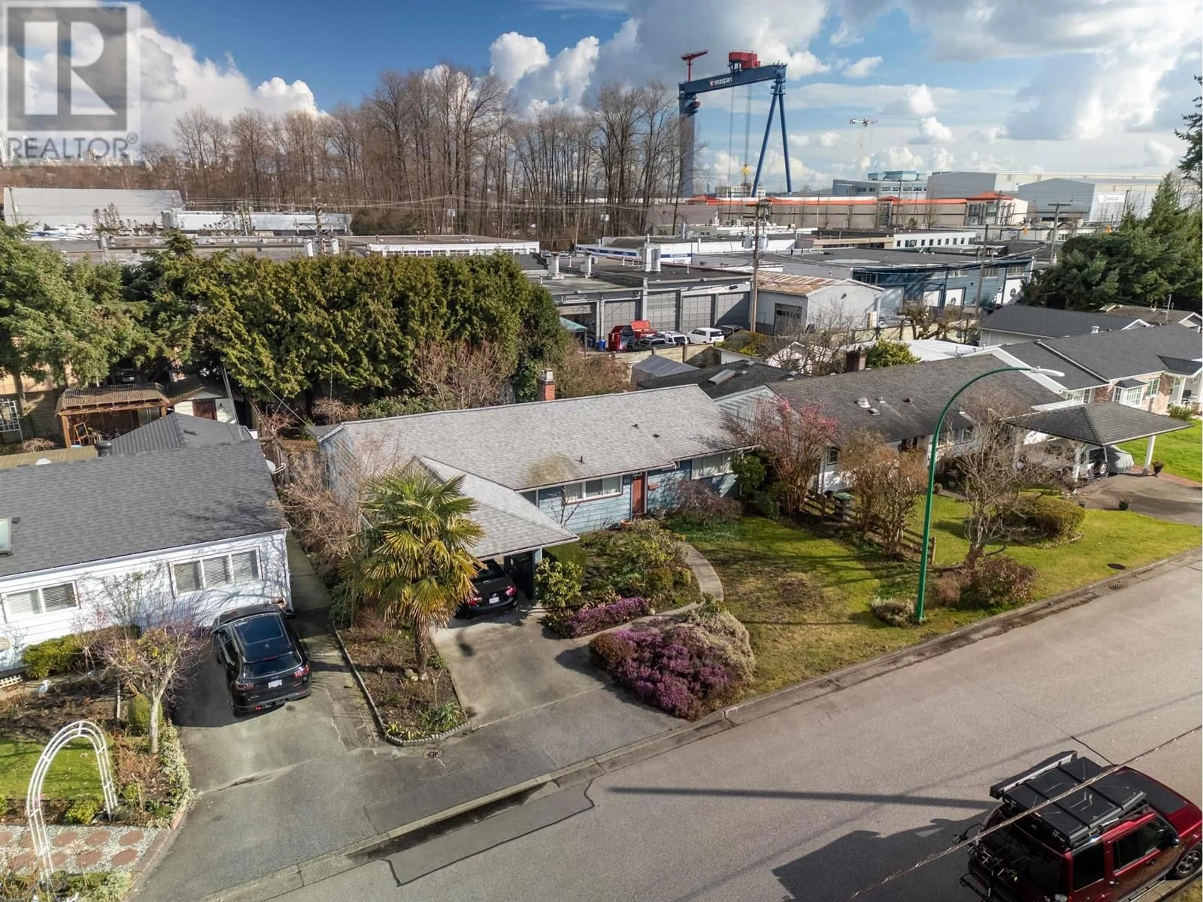 A pic from outside/outdoor area/front of a property/back of a property/a pic from drone, unknown for 1202 PINEWOOD CRESCENT, North Vancouver British Columbia V7P1E9