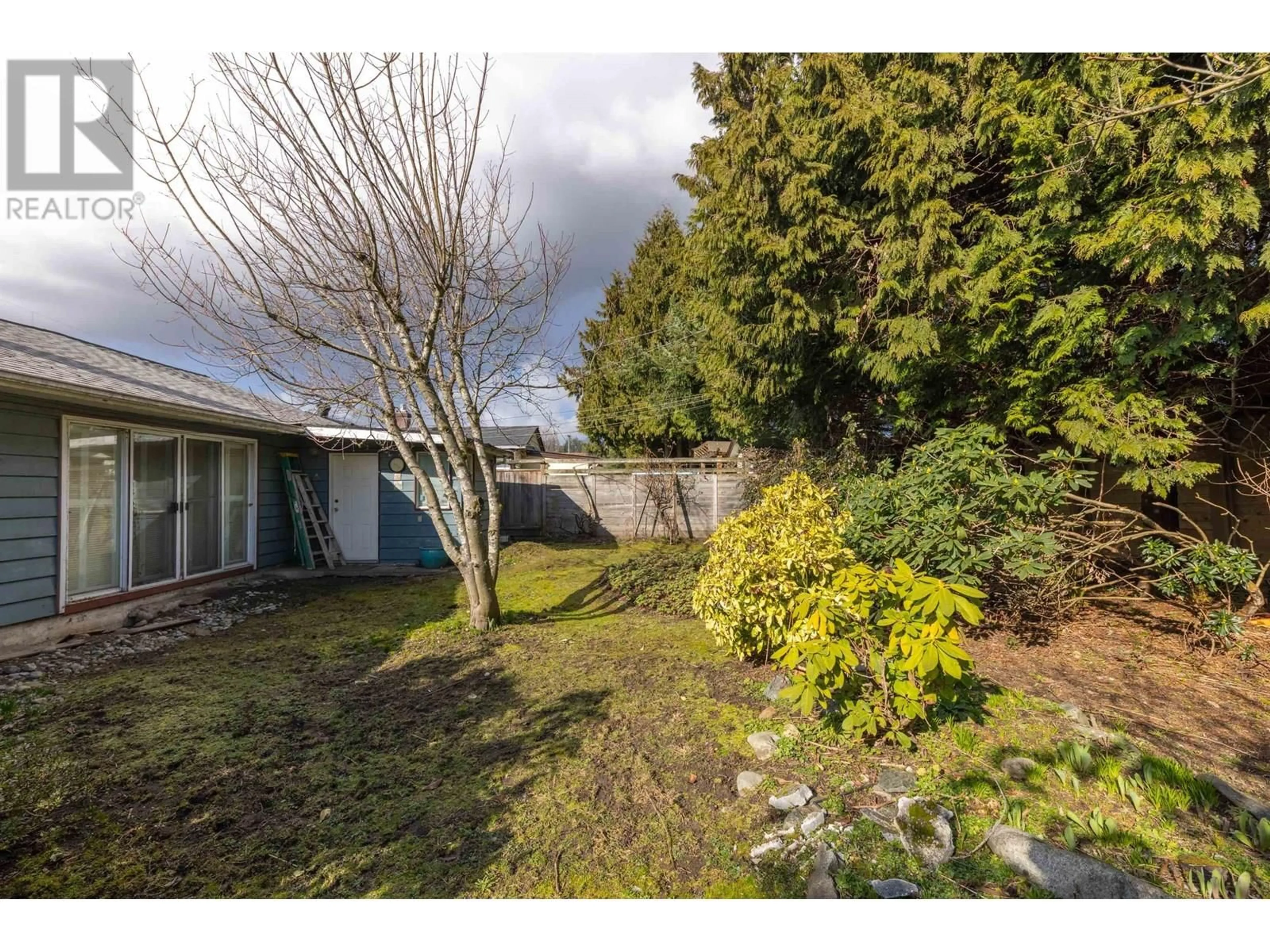 A pic from outside/outdoor area/front of a property/back of a property/a pic from drone, unknown for 1202 PINEWOOD CRESCENT, North Vancouver British Columbia V7P1E9