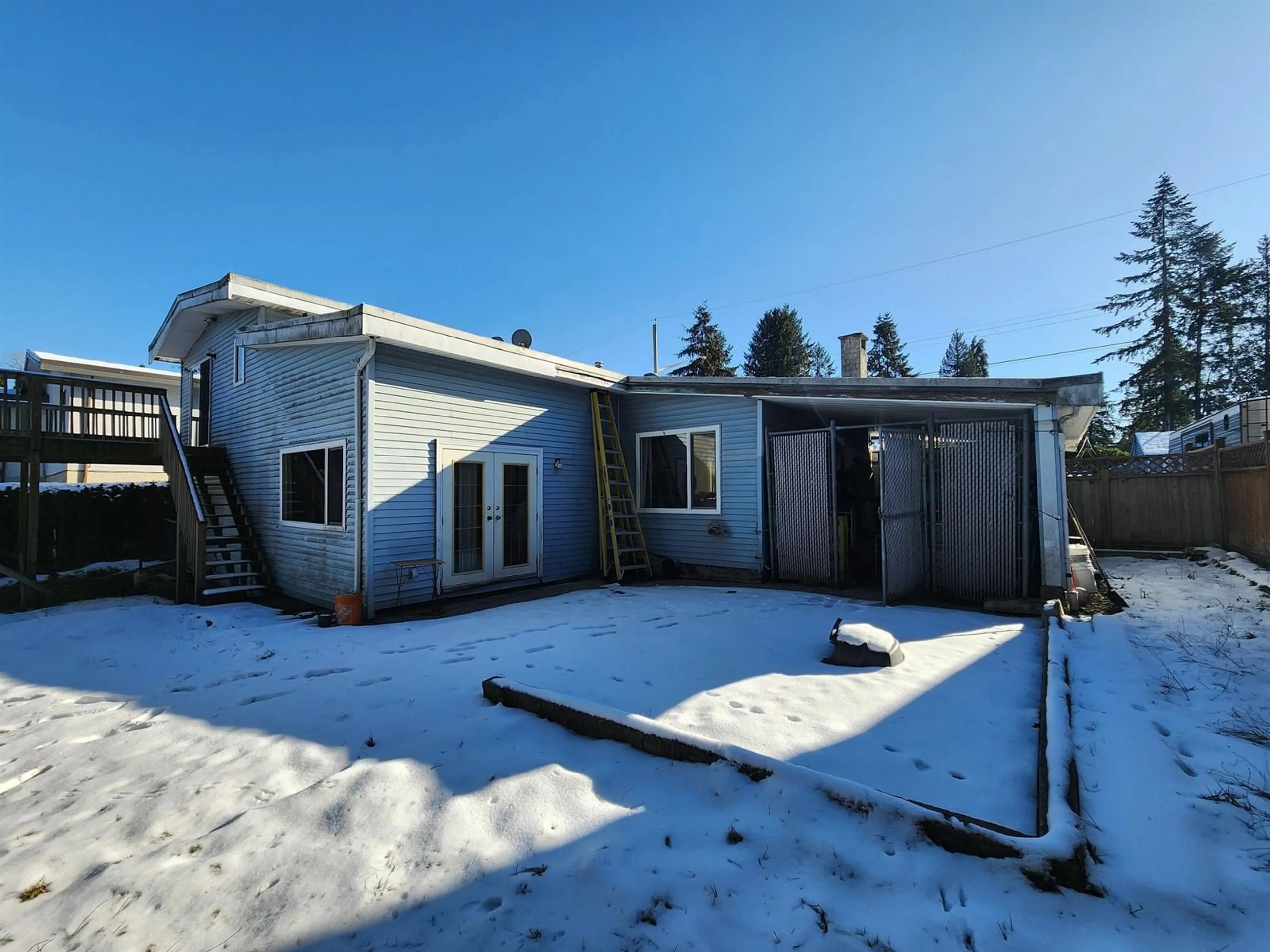 A pic from outside/outdoor area/front of a property/back of a property/a pic from drone, building for 14361 MELROSE, Surrey British Columbia V3R5R6