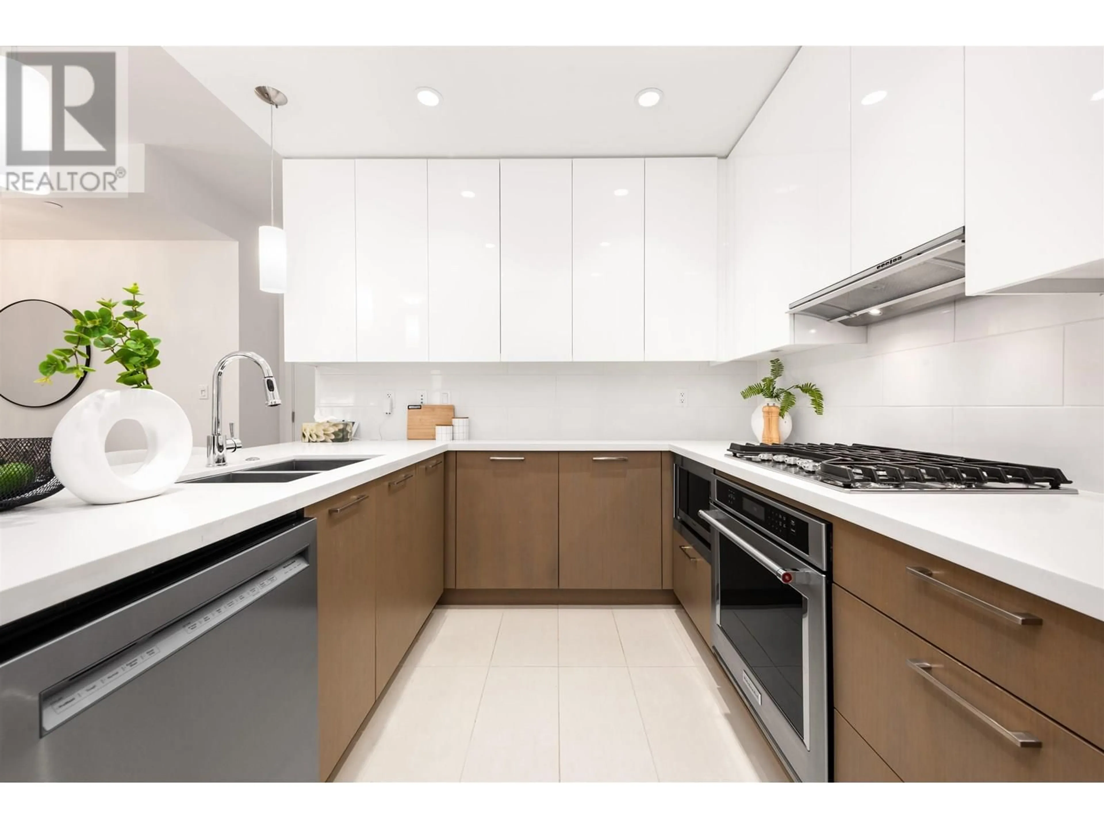 Contemporary kitchen, ceramic/tile floor for 100 - 3086 LINCOLN AVENUE, Coquitlam British Columbia V3B7K8