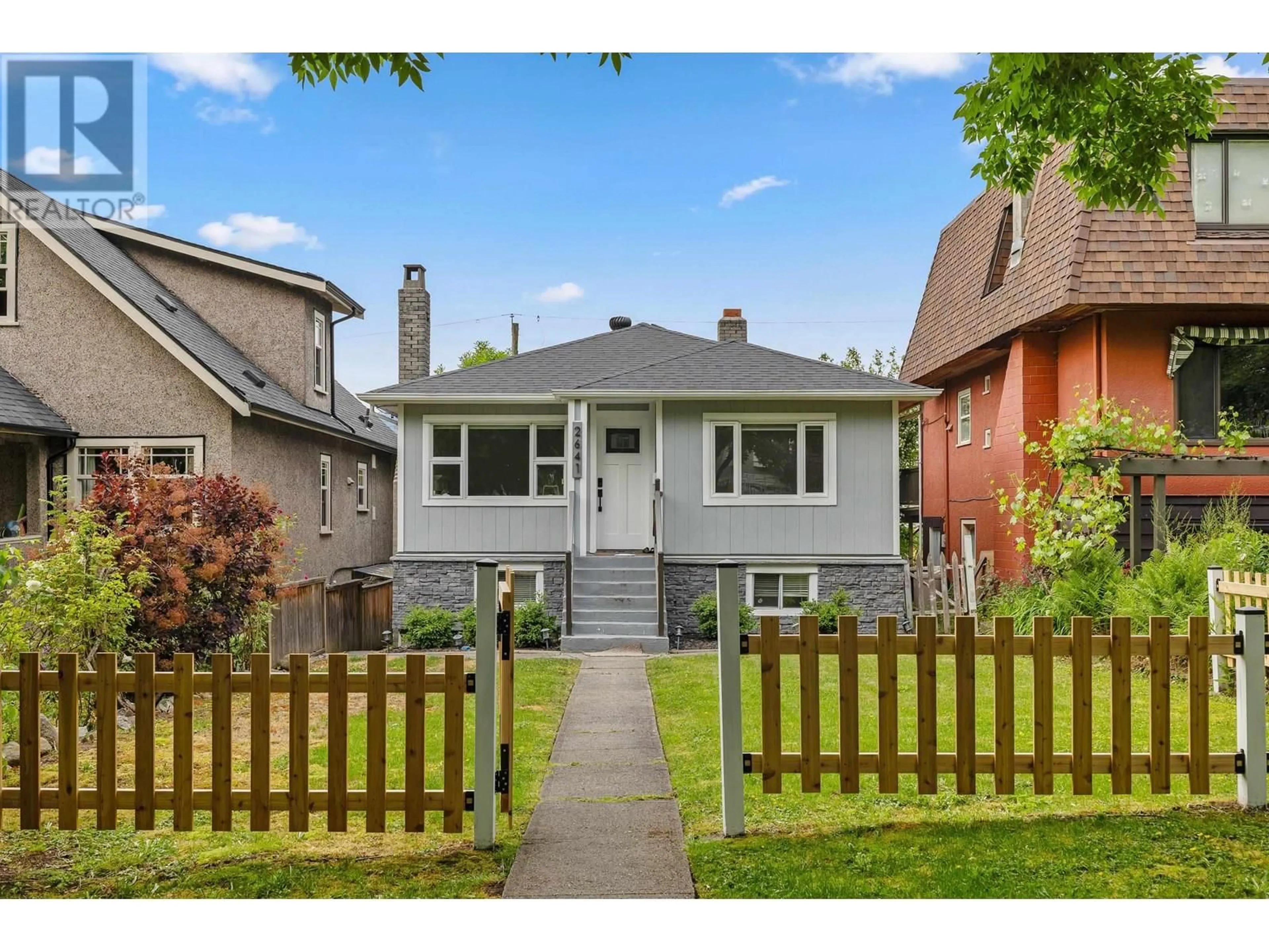 Home with vinyl exterior material, street for 2641 5TH AVENUE, Vancouver British Columbia V5M1N1