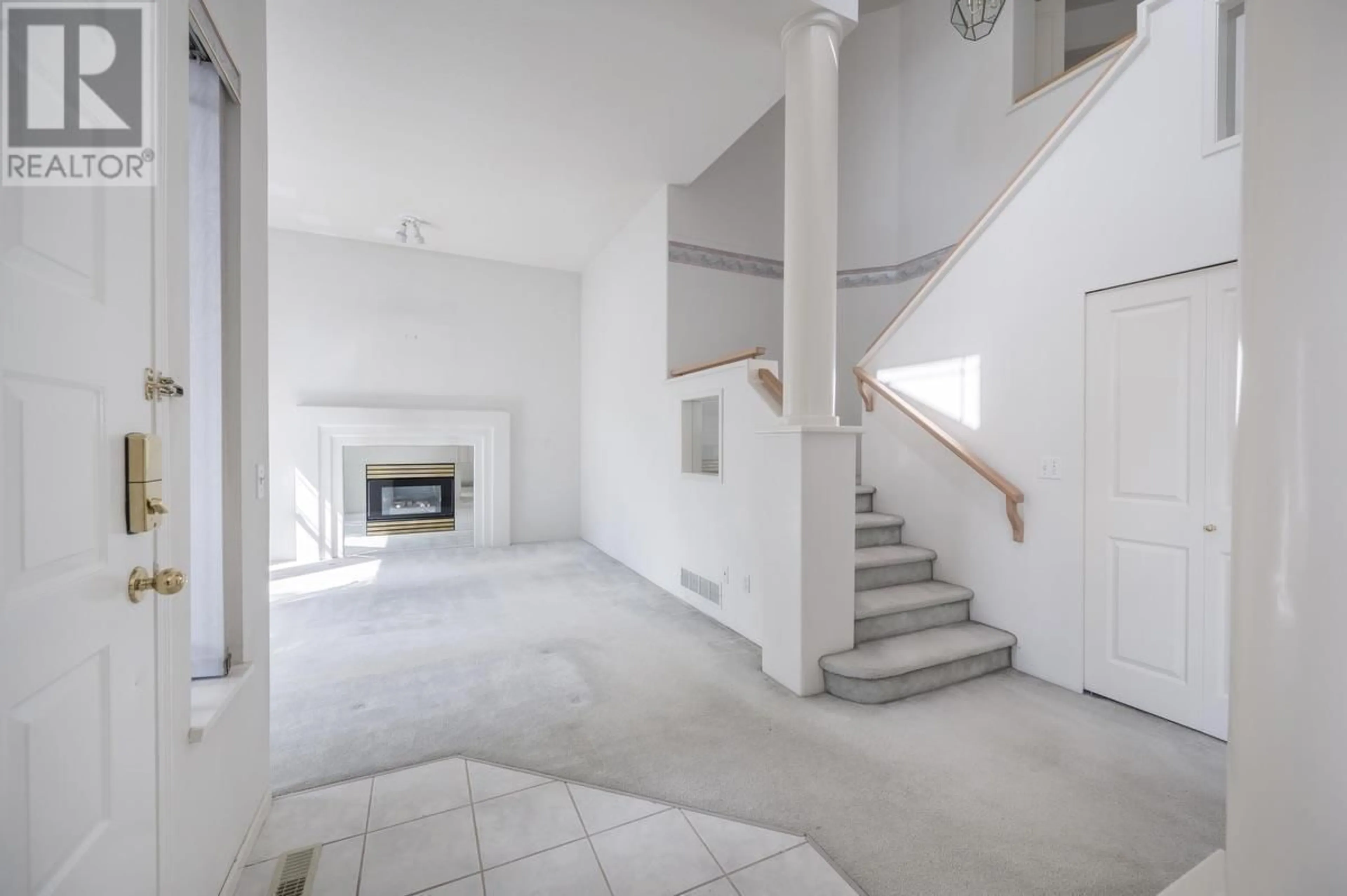 Indoor foyer for 2546 COAST MERIDIAN ROAD, Port Coquitlam British Columbia V3B3M8