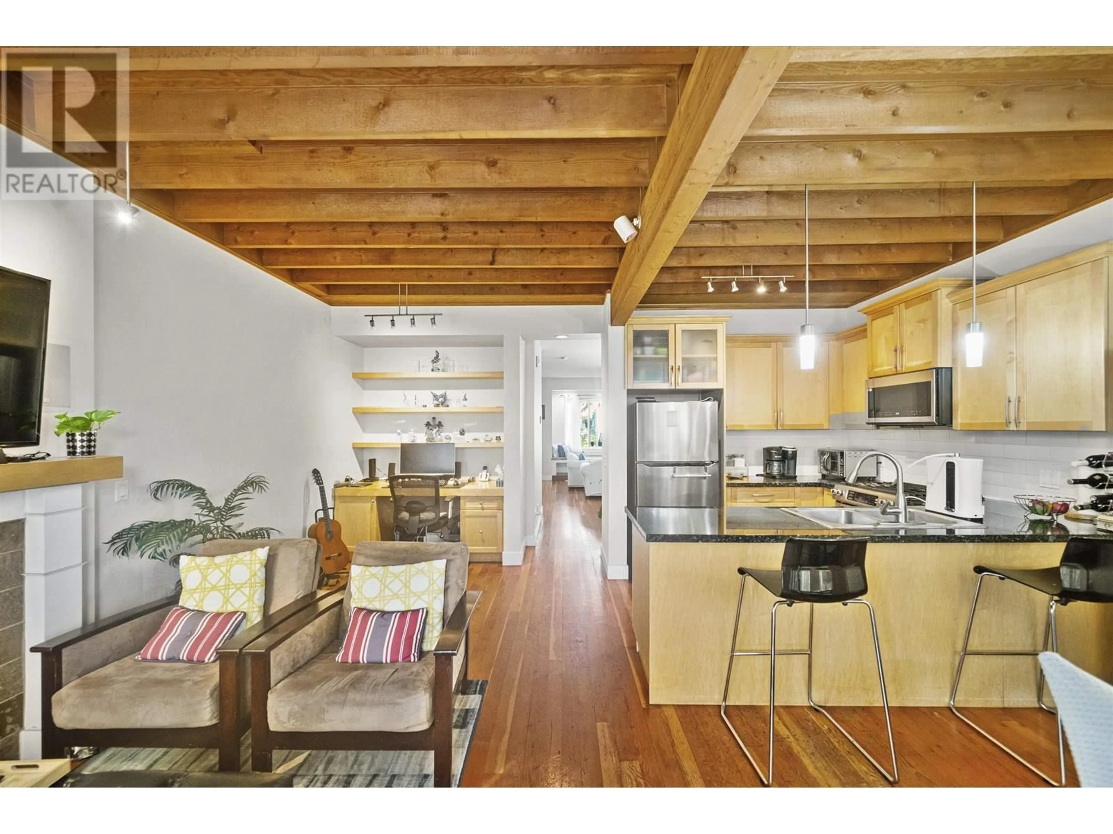 Open concept kitchen, wood/laminate floor for 284 FURNESS STREET, New Westminster British Columbia V3M0B4