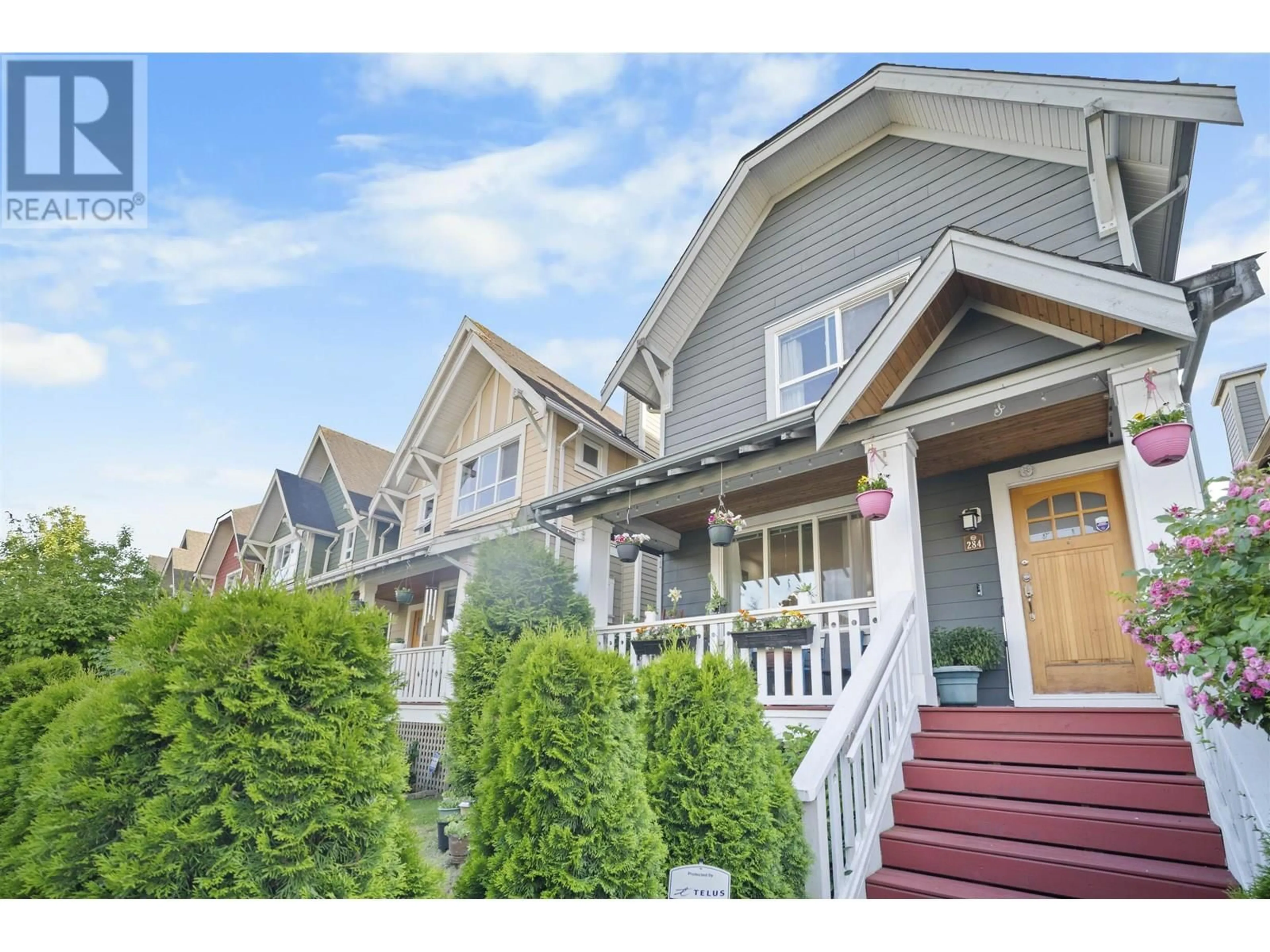 Home with vinyl exterior material, street for 284 FURNESS STREET, New Westminster British Columbia V3M0B4