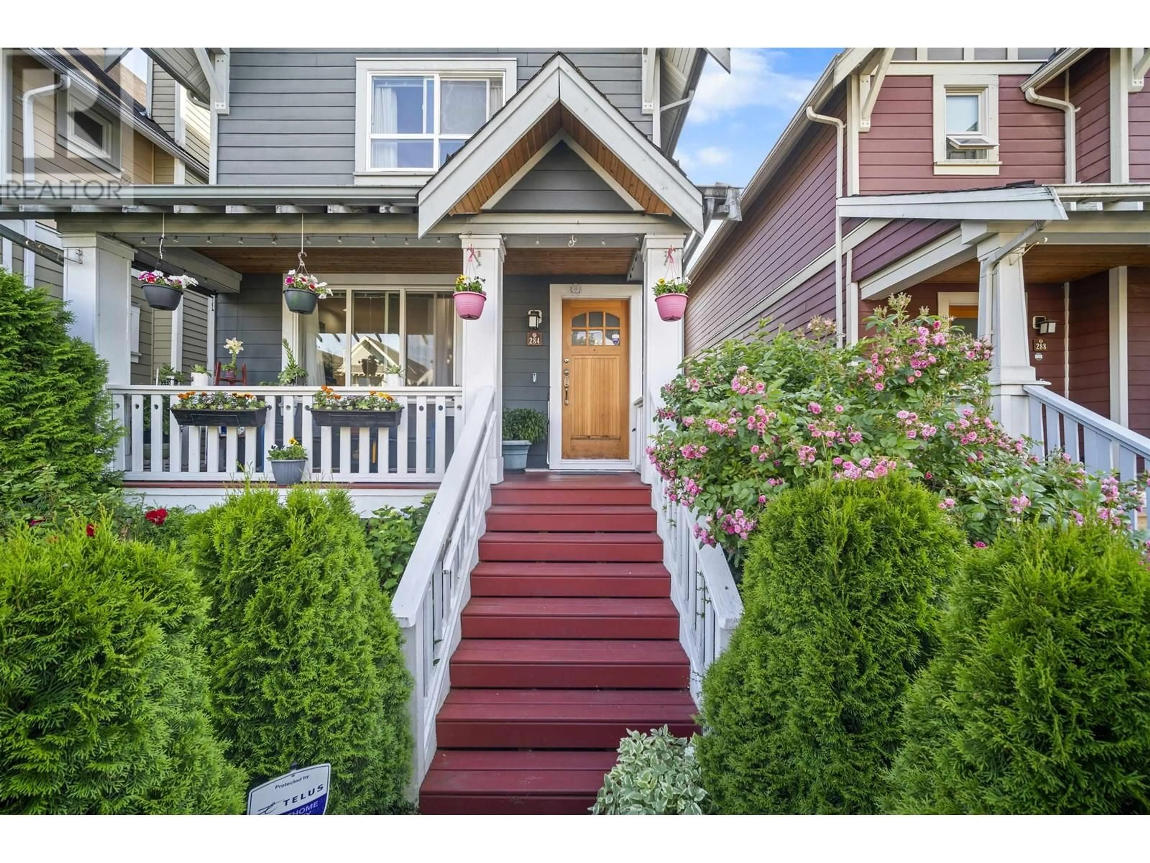 Indoor entryway for 284 FURNESS STREET, New Westminster British Columbia V3M0B4