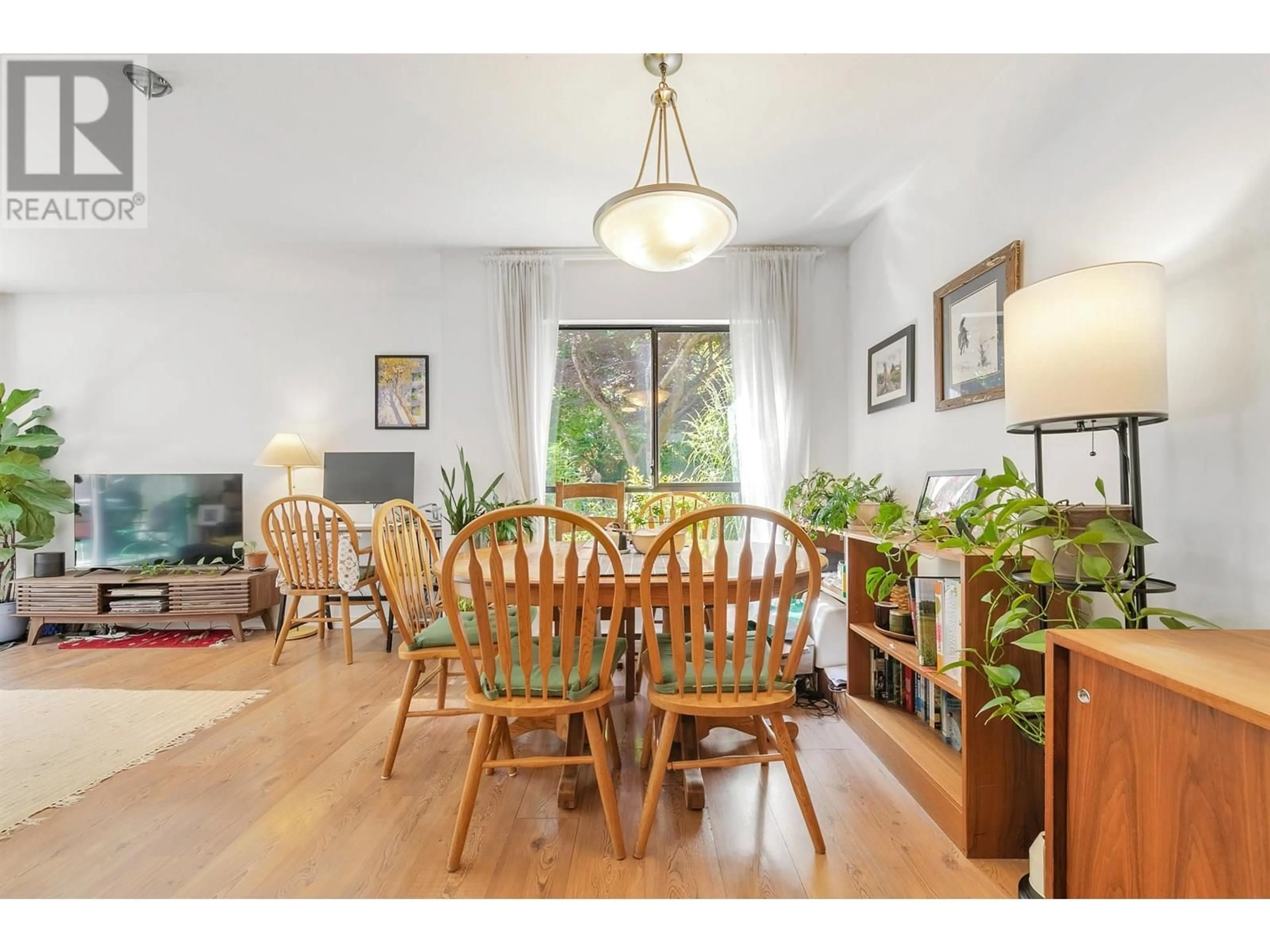 Dining room, wood/laminate floor for 104 - 975 13TH AVENUE, Vancouver British Columbia V5Z1P4