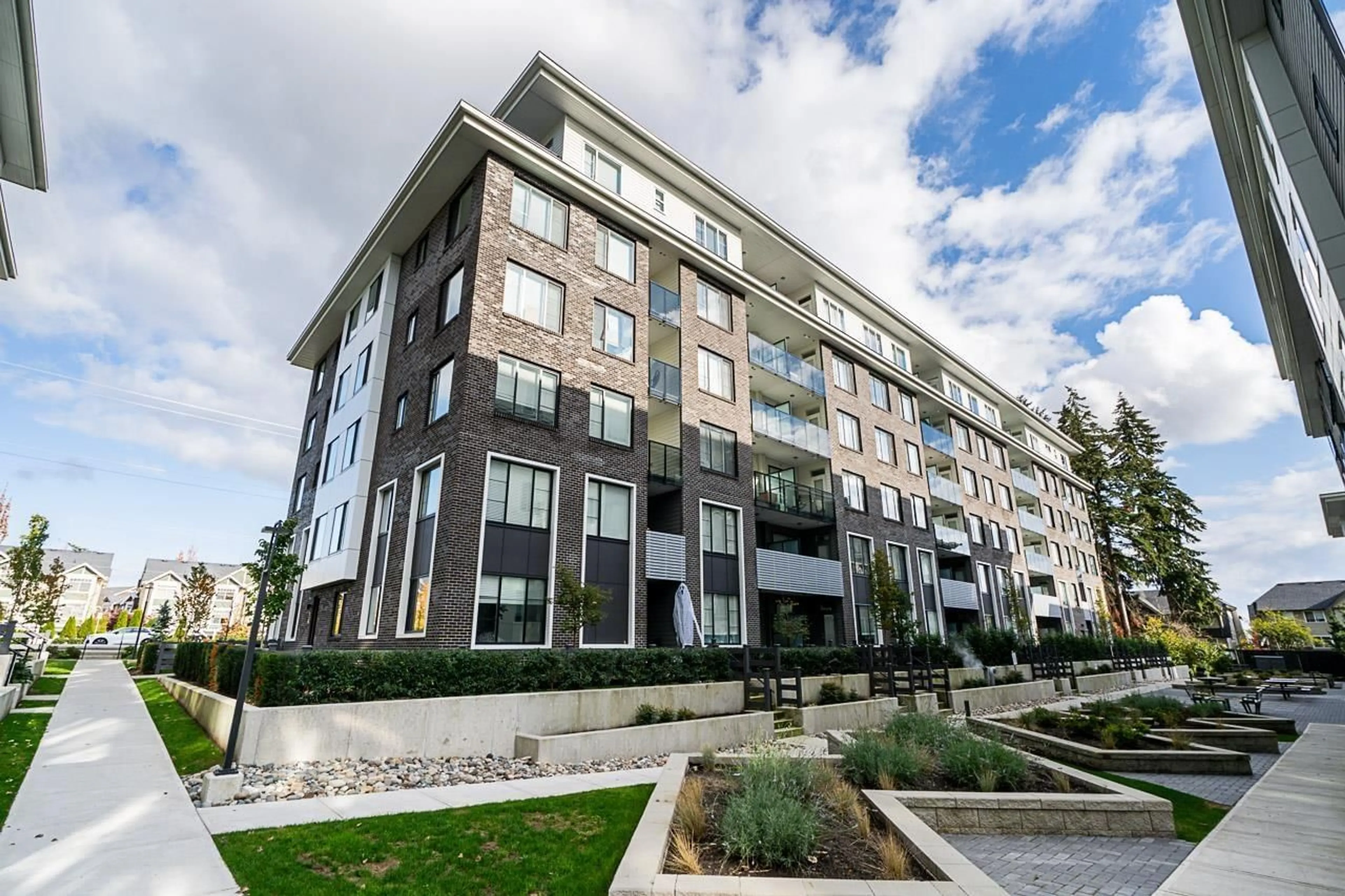 Unknown for 505 - 15858 FRASER, Surrey British Columbia V4N6X4