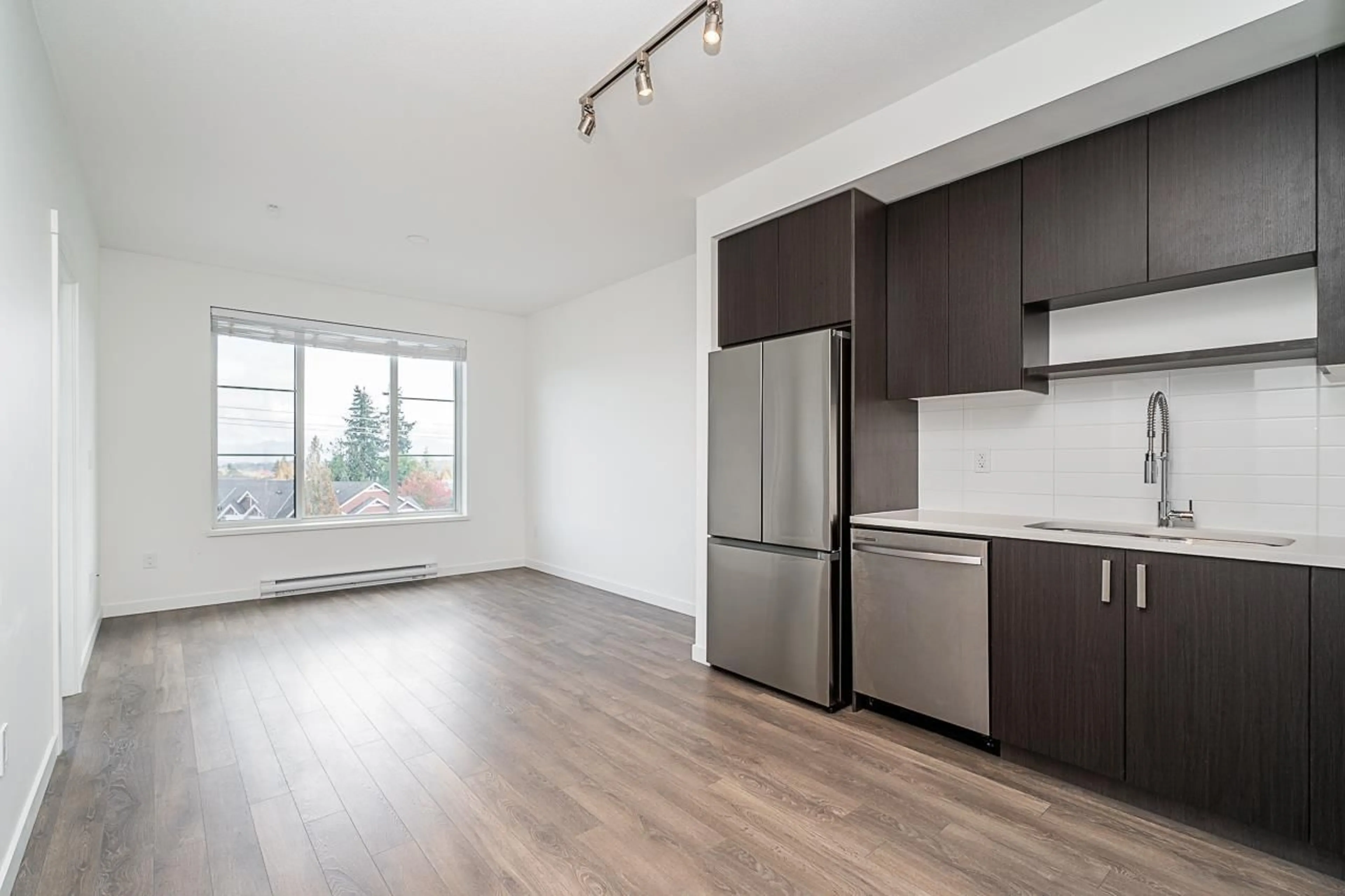 Unknown for 505 - 15858 FRASER, Surrey British Columbia V4N6X4