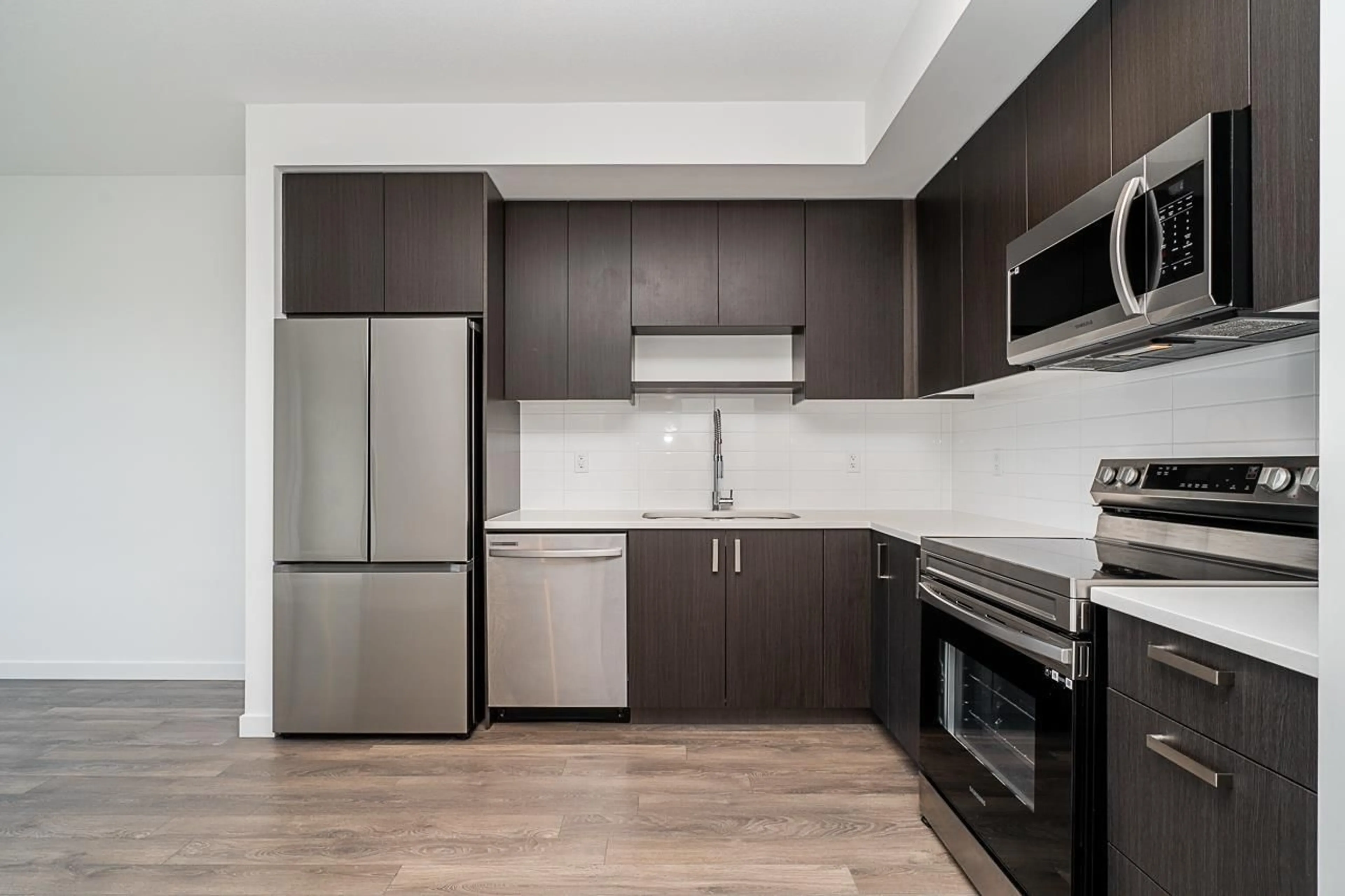 Standard kitchen, wood/laminate floor for 505 - 15858 FRASER, Surrey British Columbia V4N6X4