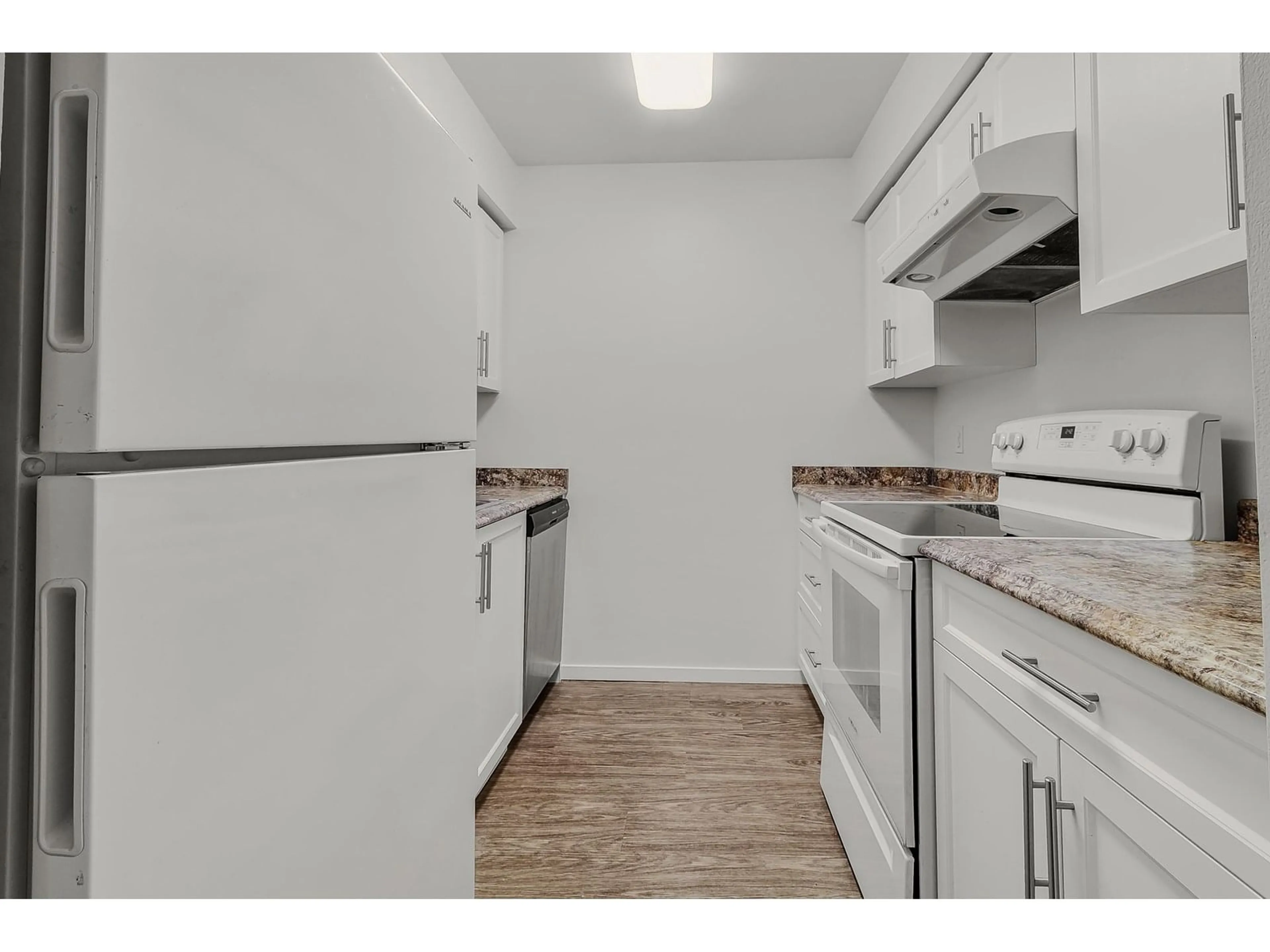 Standard kitchen, unknown for 213 - 17661 58A, Surrey British Columbia V3S1N4