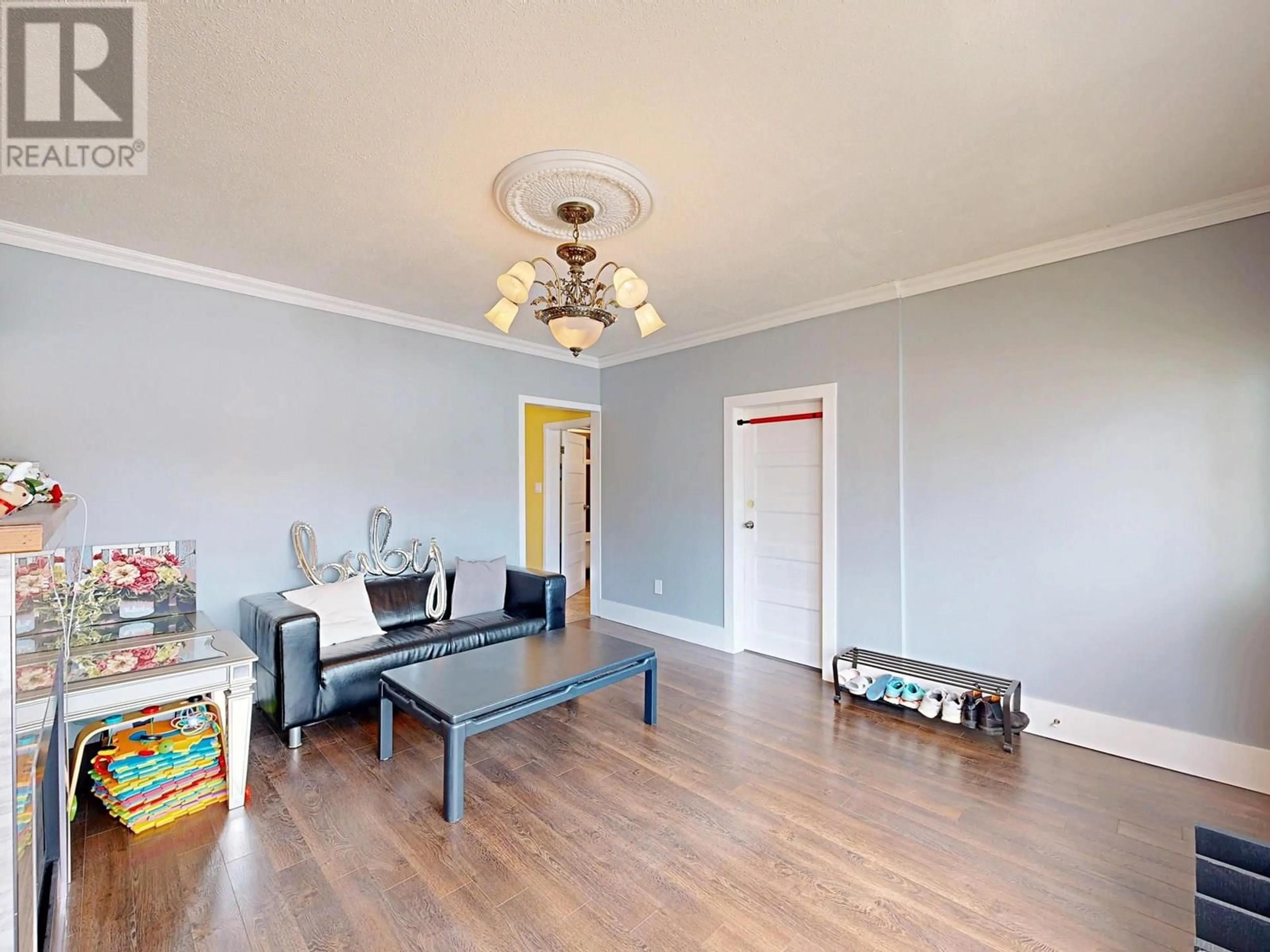 Living room with furniture, wood/laminate floor for 3232 43RD AVENUE, Vancouver British Columbia V5R2Z9