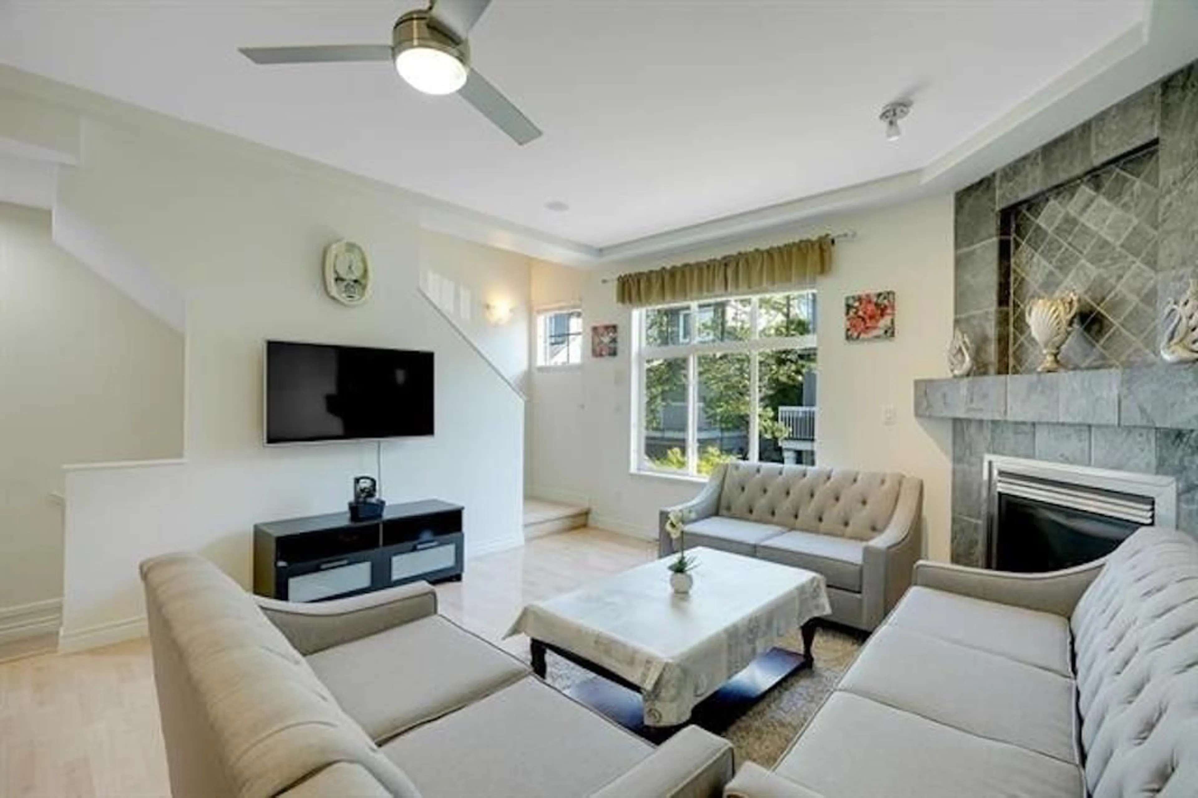 Living room with furniture, unknown for 46 - 16760 61, Surrey British Columbia V3S3V4
