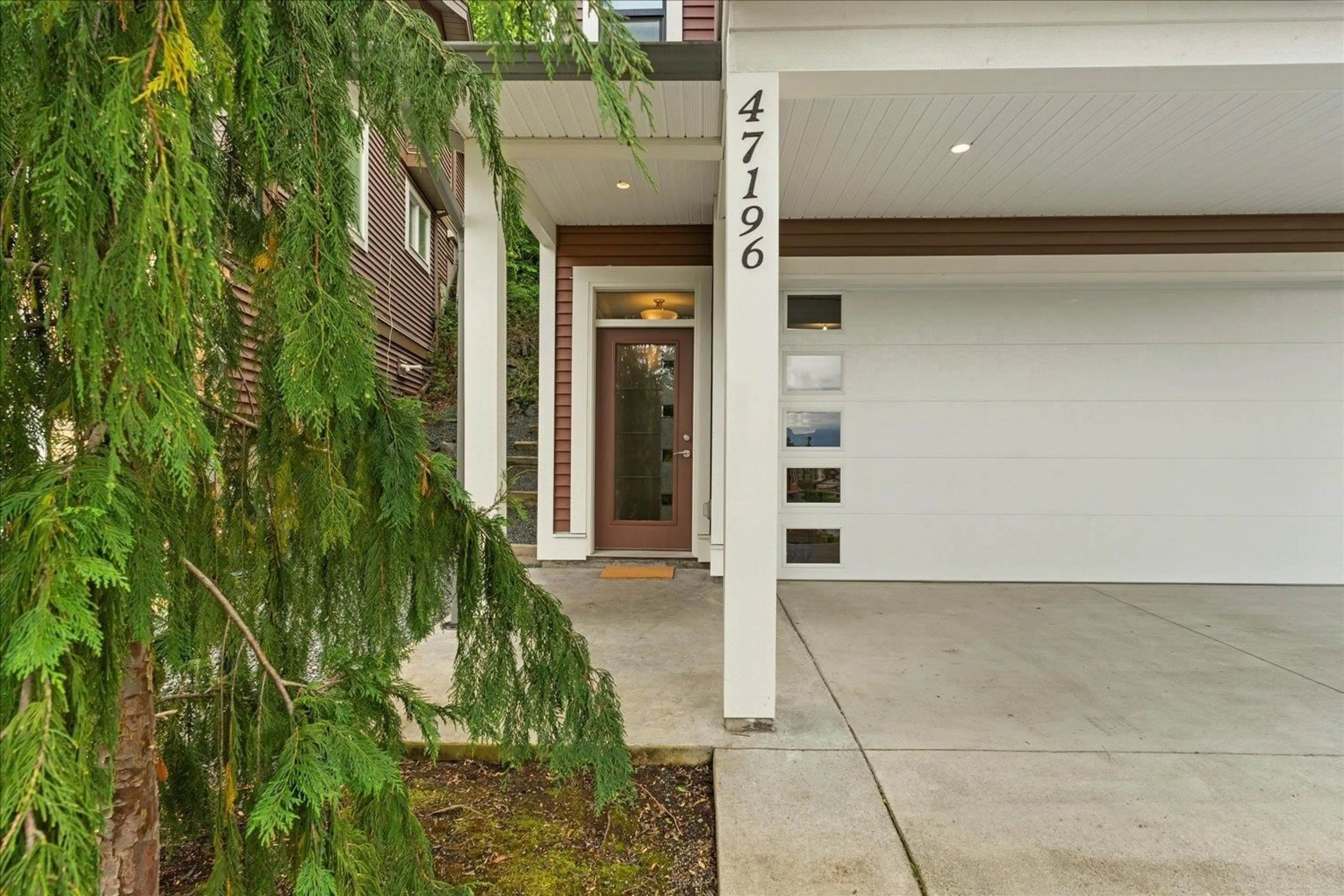 Indoor entryway for 47196 SKYLINE DRIVE, Chilliwack British Columbia V2R0R4