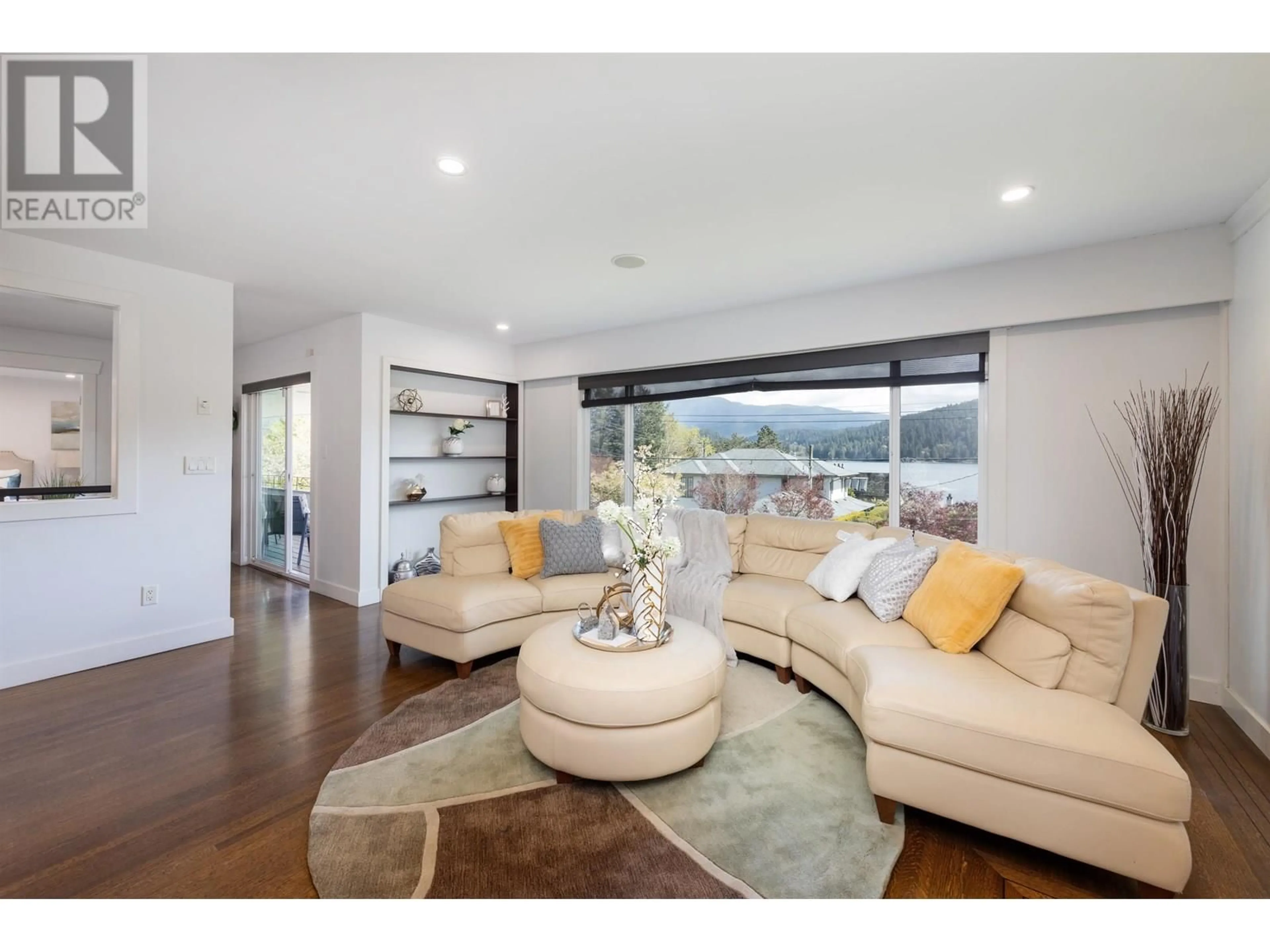 Living room with furniture, unknown for 463 BEACHVIEW DRIVE, North Vancouver British Columbia V7G1P5