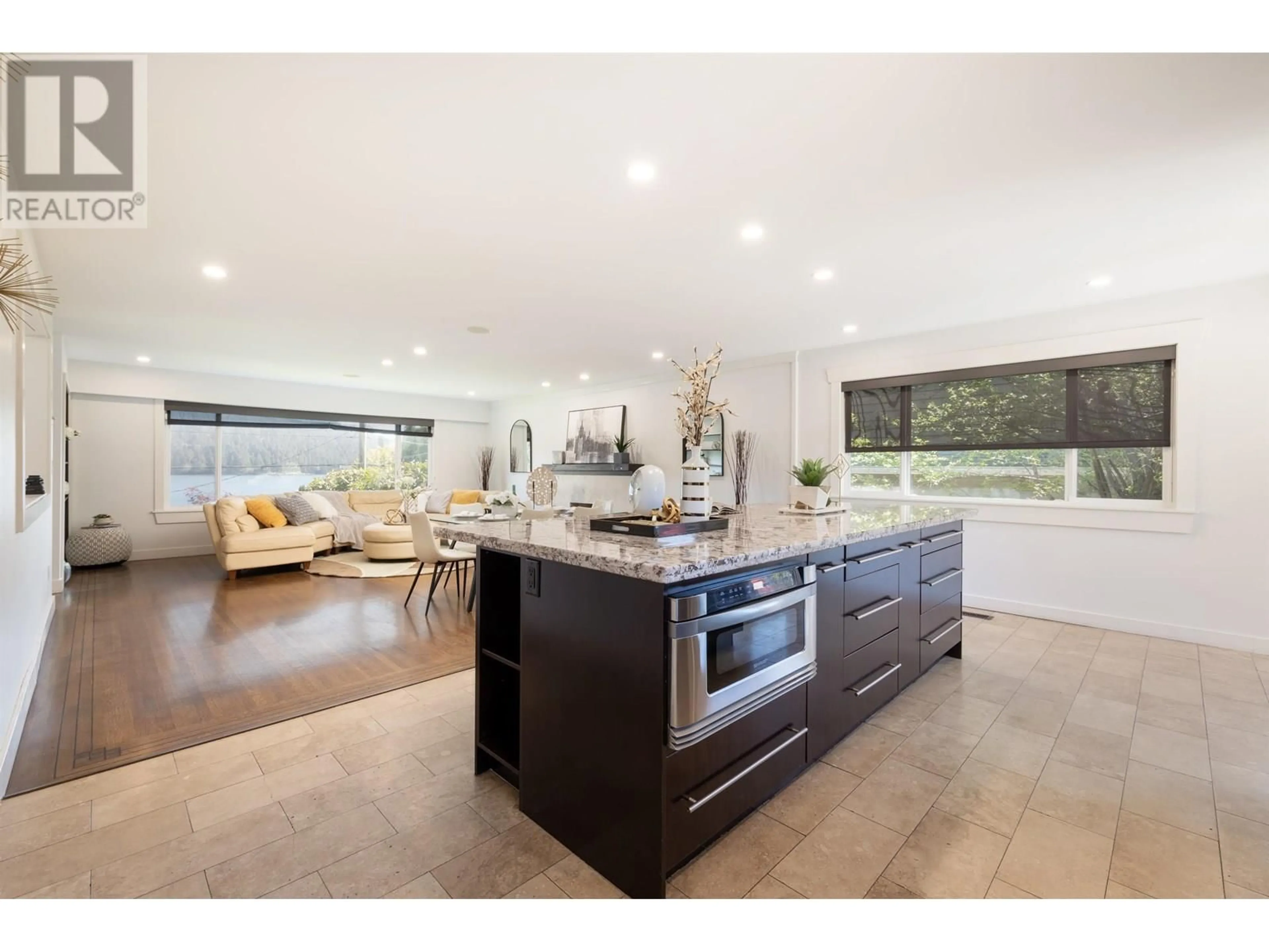Open concept kitchen, ceramic/tile floor for 463 BEACHVIEW DRIVE, North Vancouver British Columbia V7G1P5