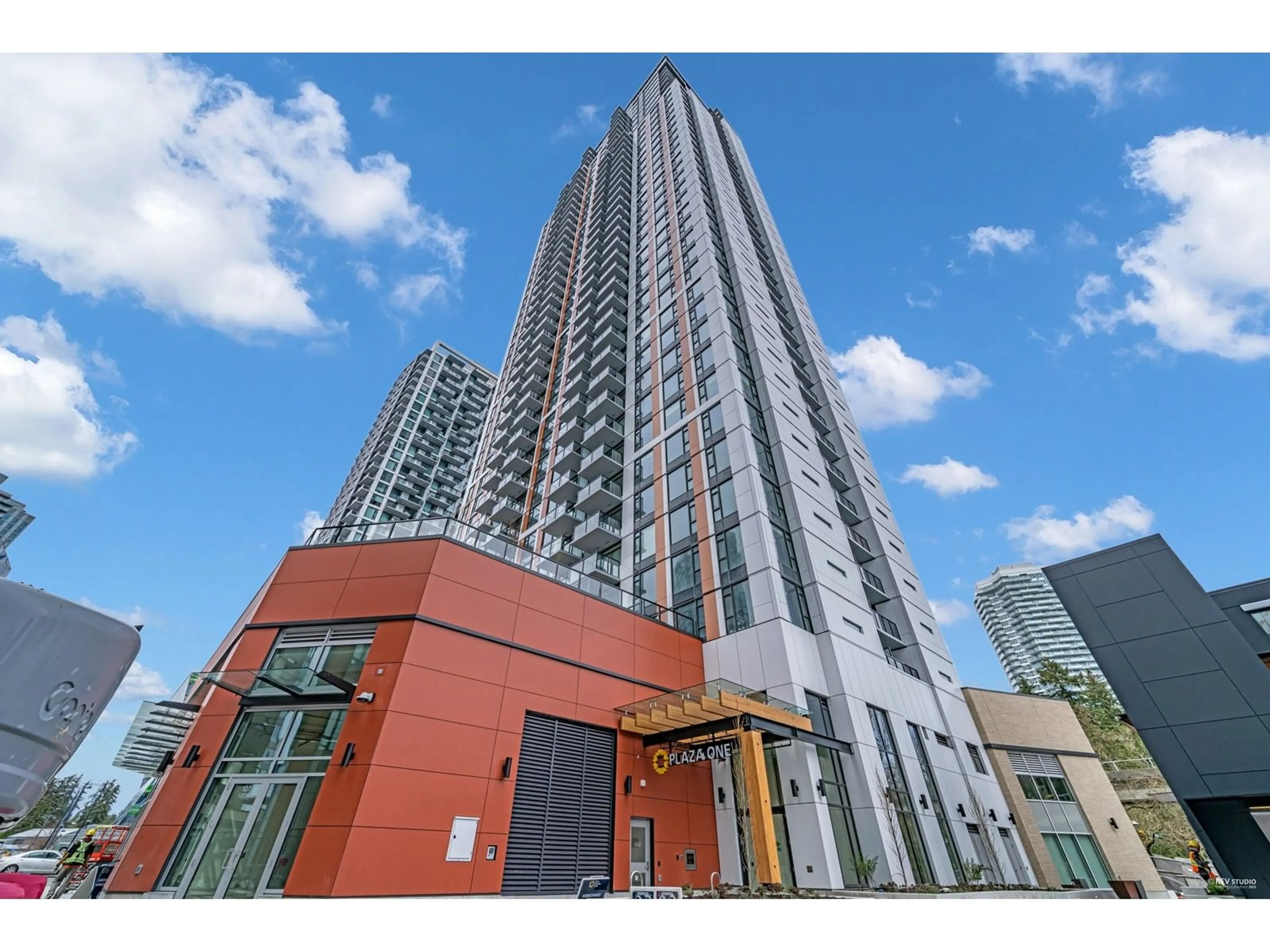 Indoor foyer for 3303 - 13725 GEORGE JUNCTION, Surrey British Columbia V3T0V7