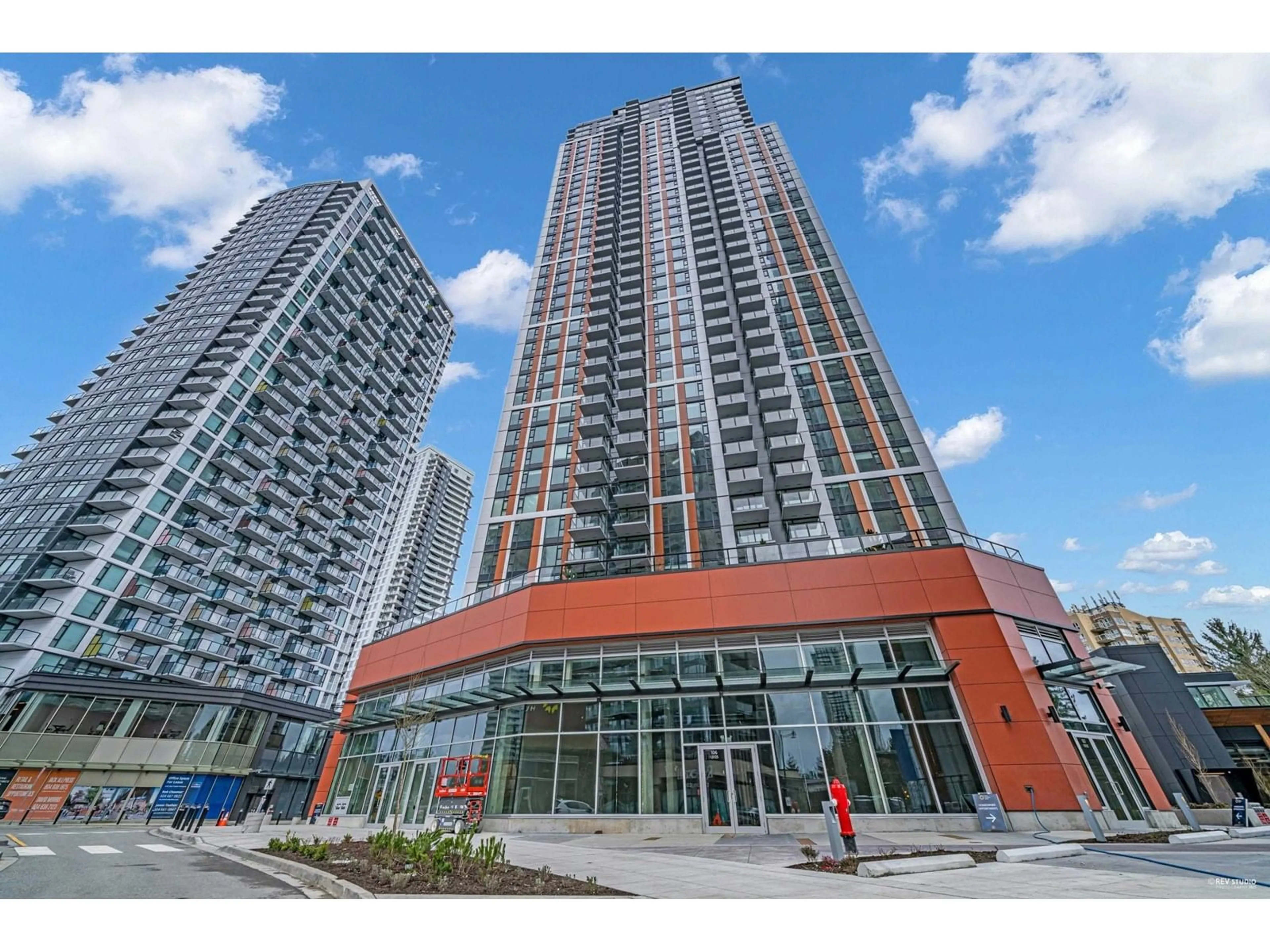 Indoor foyer for 3303 - 13725 GEORGE JUNCTION, Surrey British Columbia V3T0V7