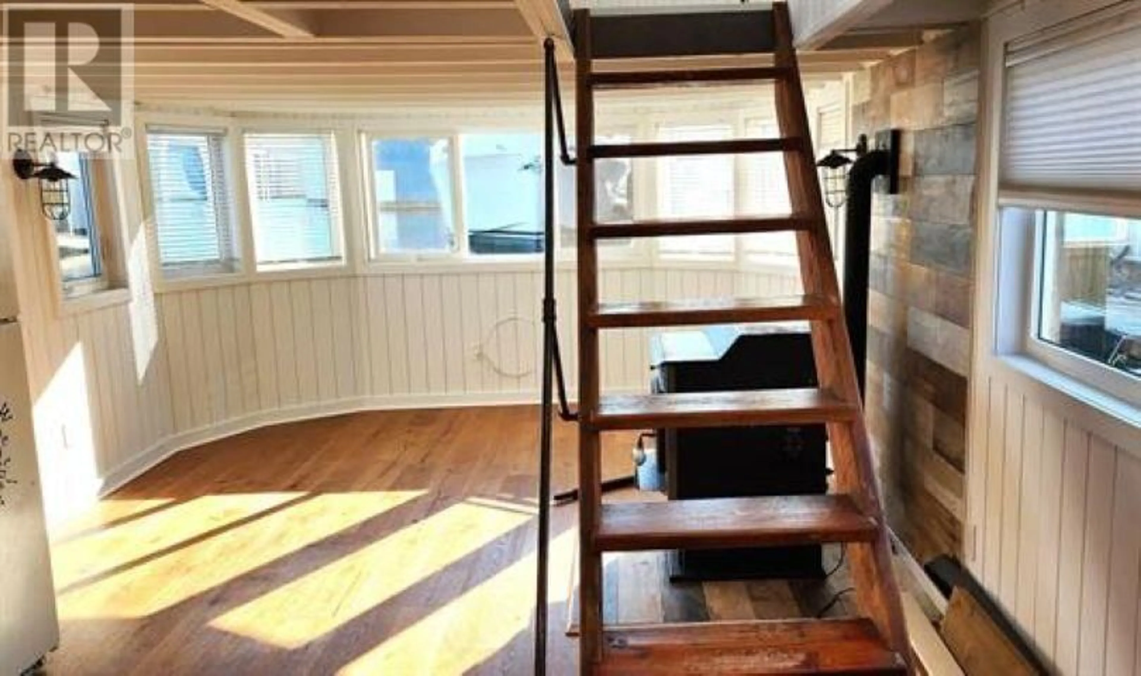 Unknown for 415 ESPLANADE AVENUE, North Vancouver British Columbia V7M1A4