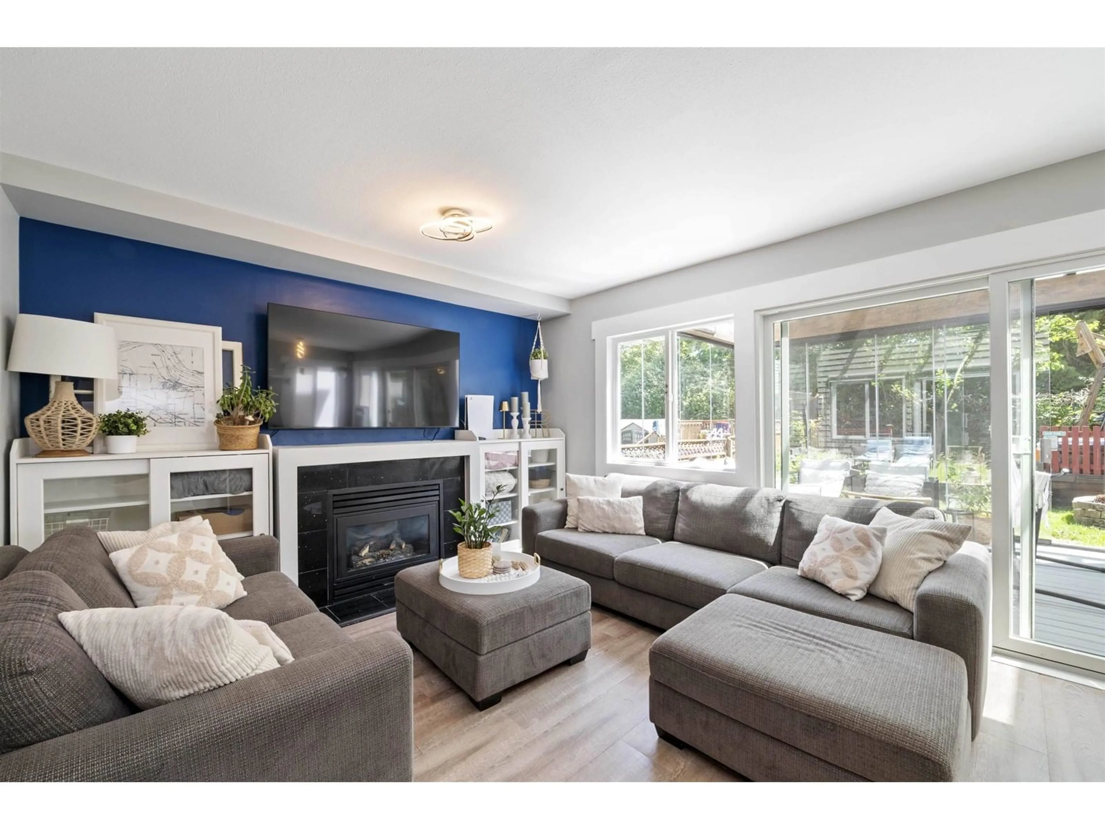 Living room with furniture, unknown for 61 - 8888 216, Langley British Columbia V1M3Z6