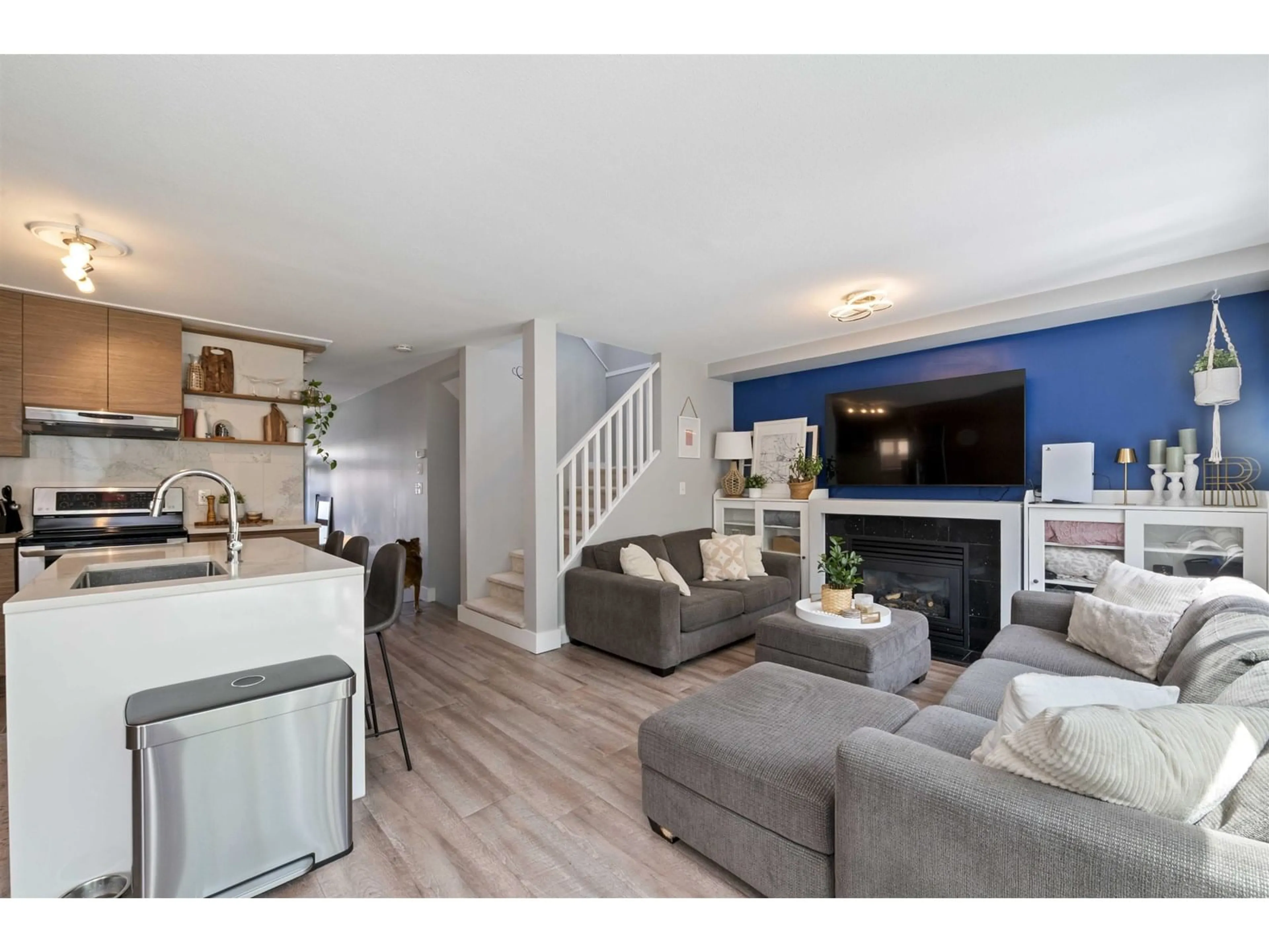 Open concept kitchen, wood/laminate floor for 61 - 8888 216, Langley British Columbia V1M3Z6