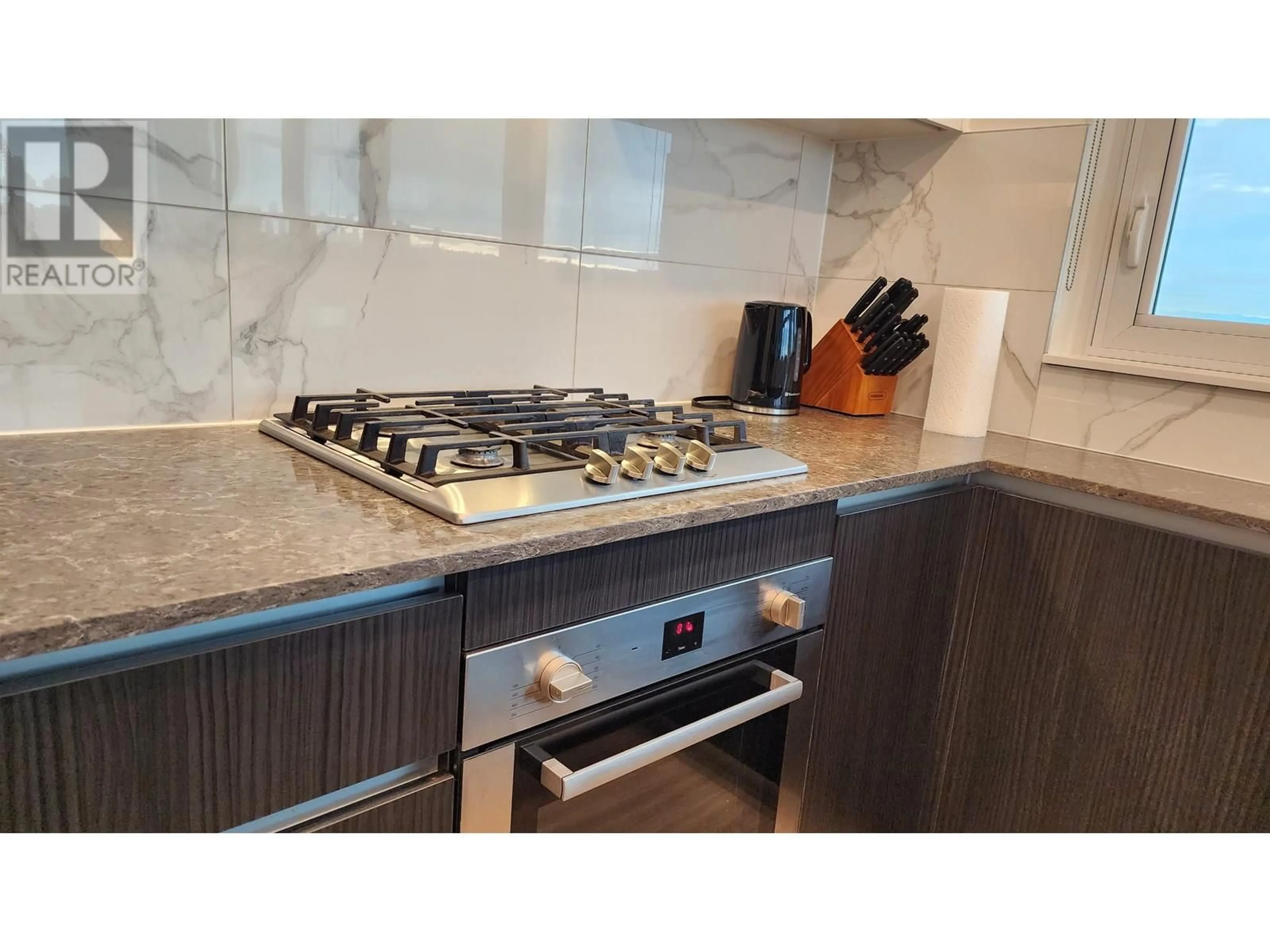 Standard kitchen, ceramic/tile floor for 2006 - 5311 GORING STREET, Burnaby British Columbia V5B0B5