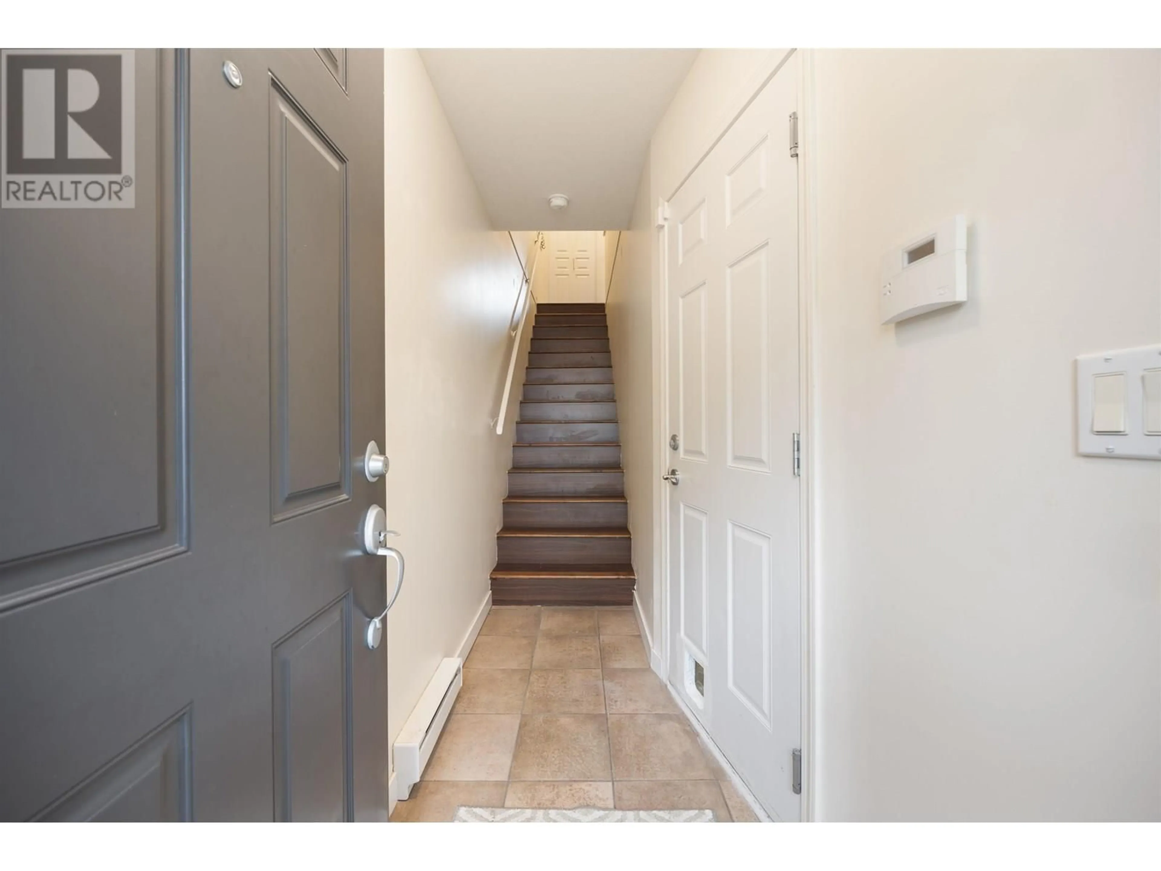 Indoor entryway for 22 - 3379 MORREY COURT, Burnaby British Columbia V3J7Y4