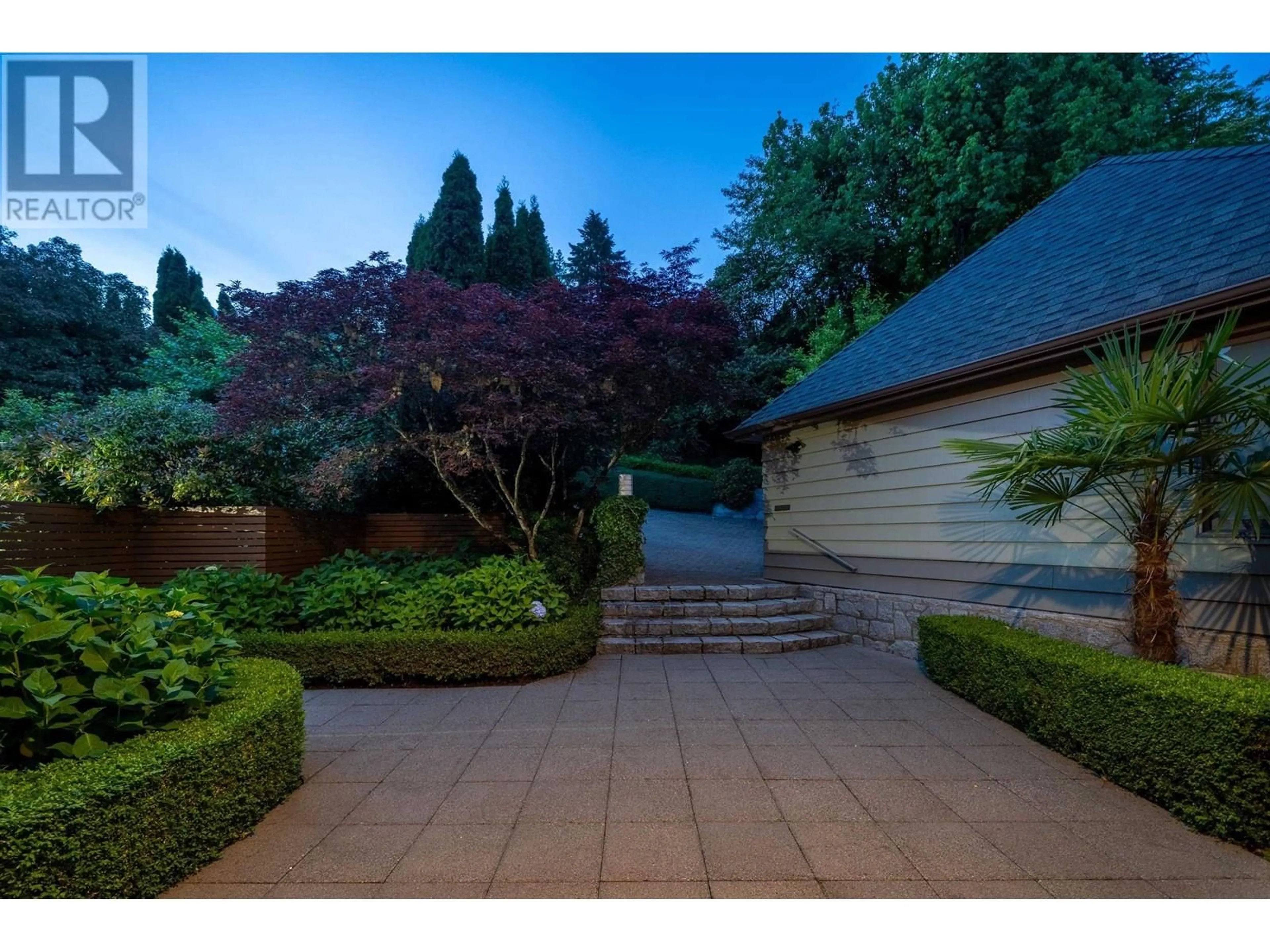 Patio, street for 4322 ROCKRIDGE ROAD, West Vancouver British Columbia V7W1A7