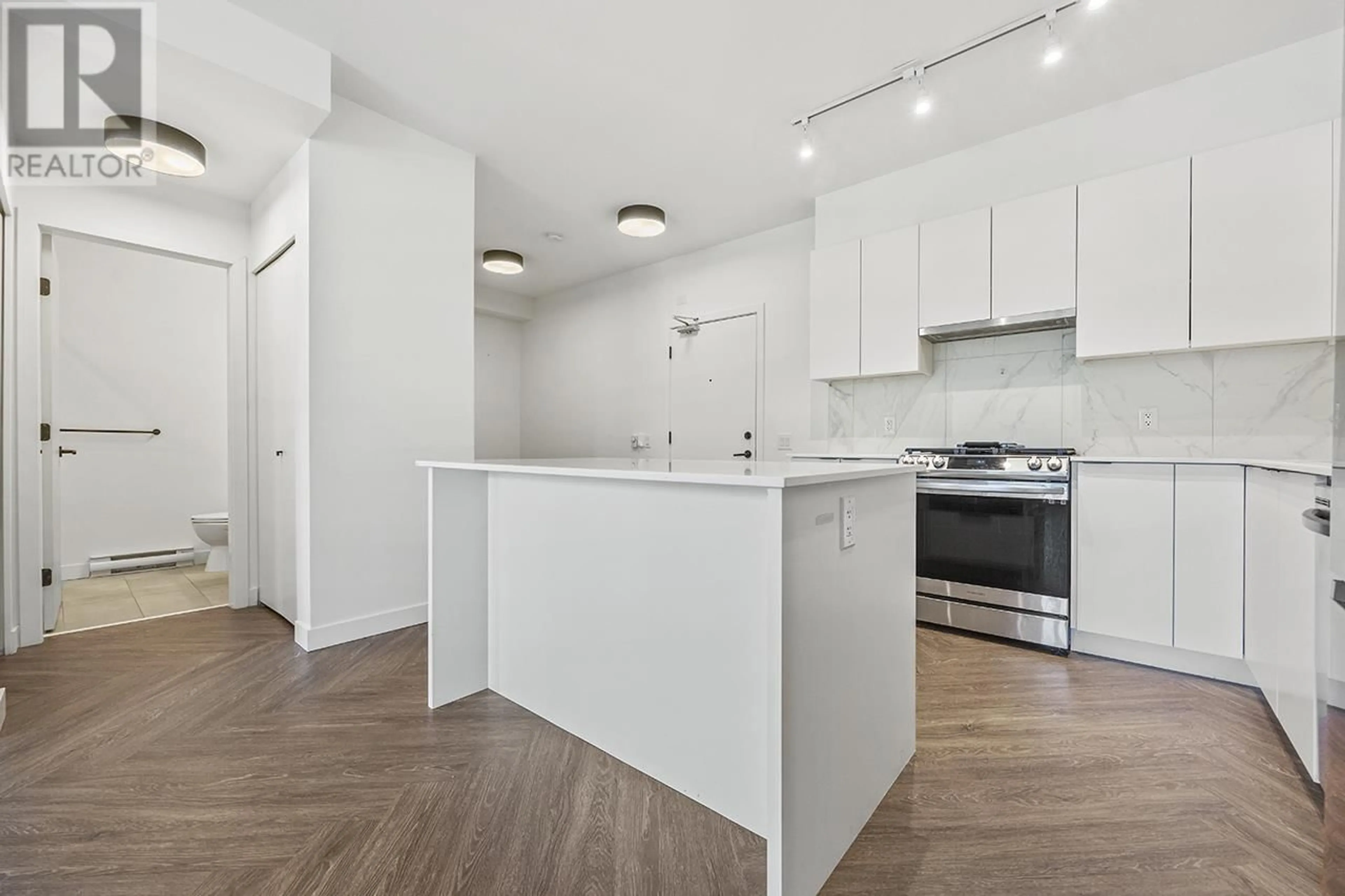 Standard kitchen, unknown for 511 - 3229 ST JOHNS STREET, Port Moody British Columbia V3H0M4