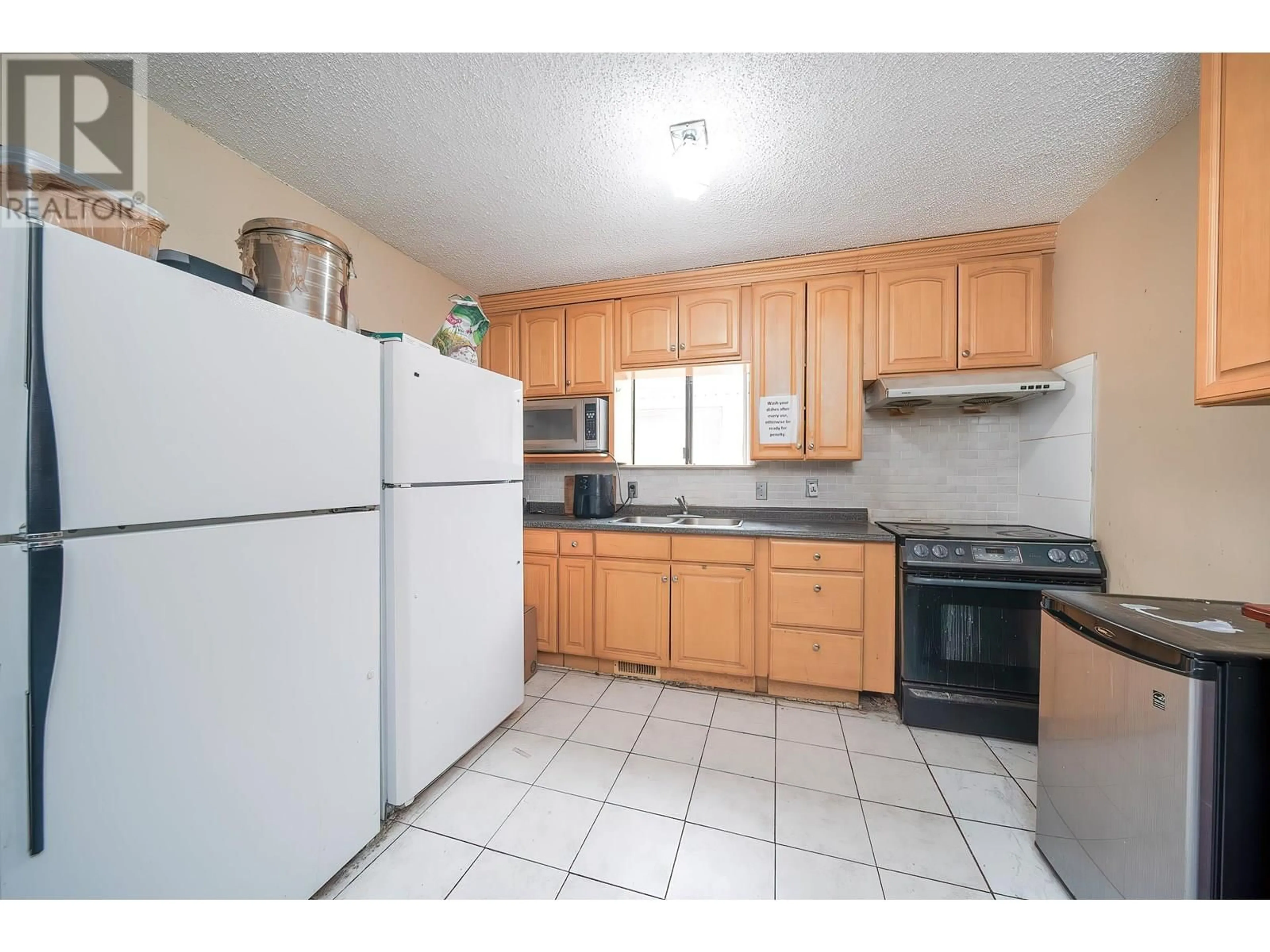 Standard kitchen, unknown for 4940 KILLARNEY STREET, Vancouver British Columbia V5R3V7