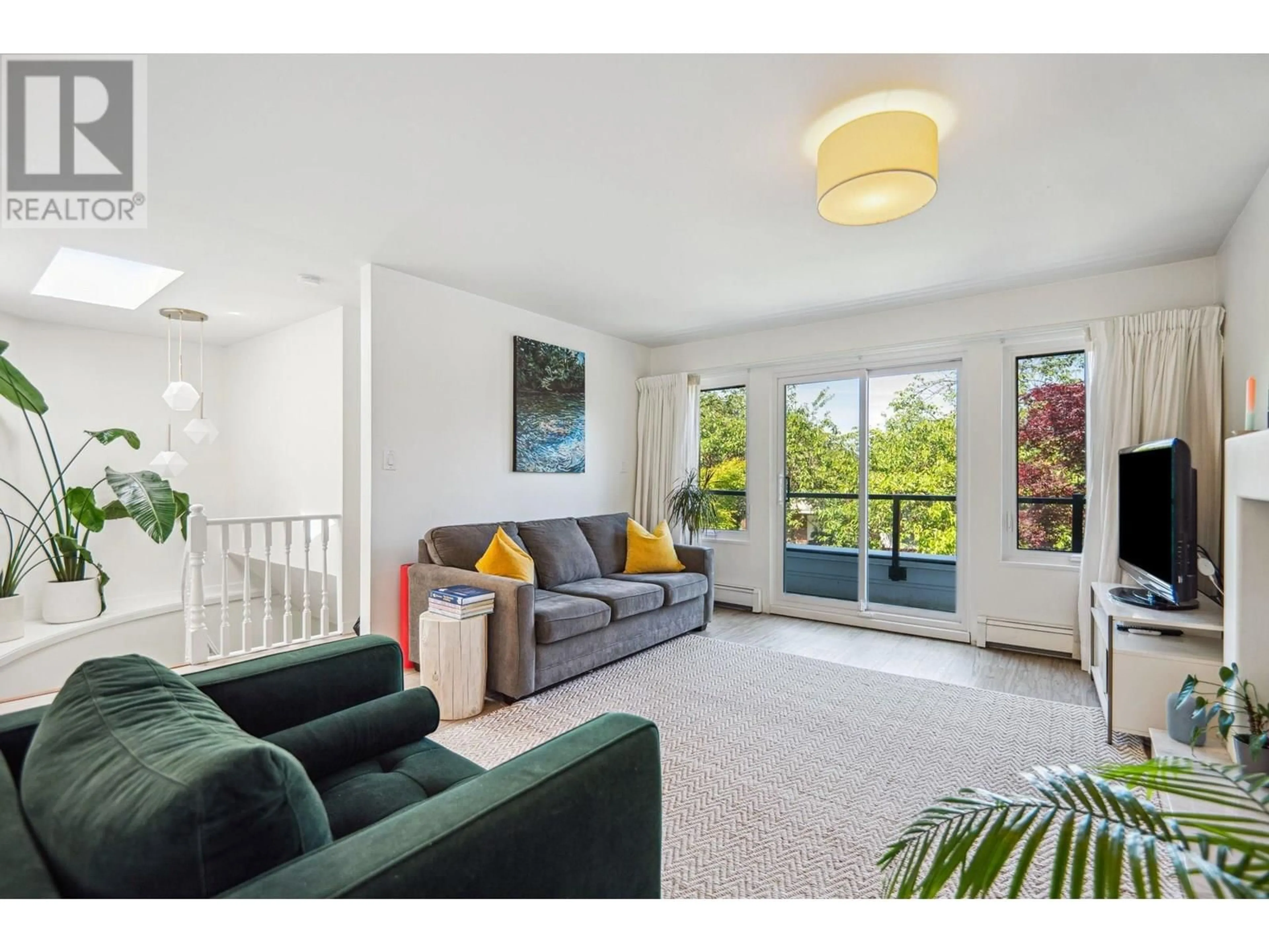 Living room with furniture, unknown for 4334 ST. CATHERINES STREET, Vancouver British Columbia V5V4M3