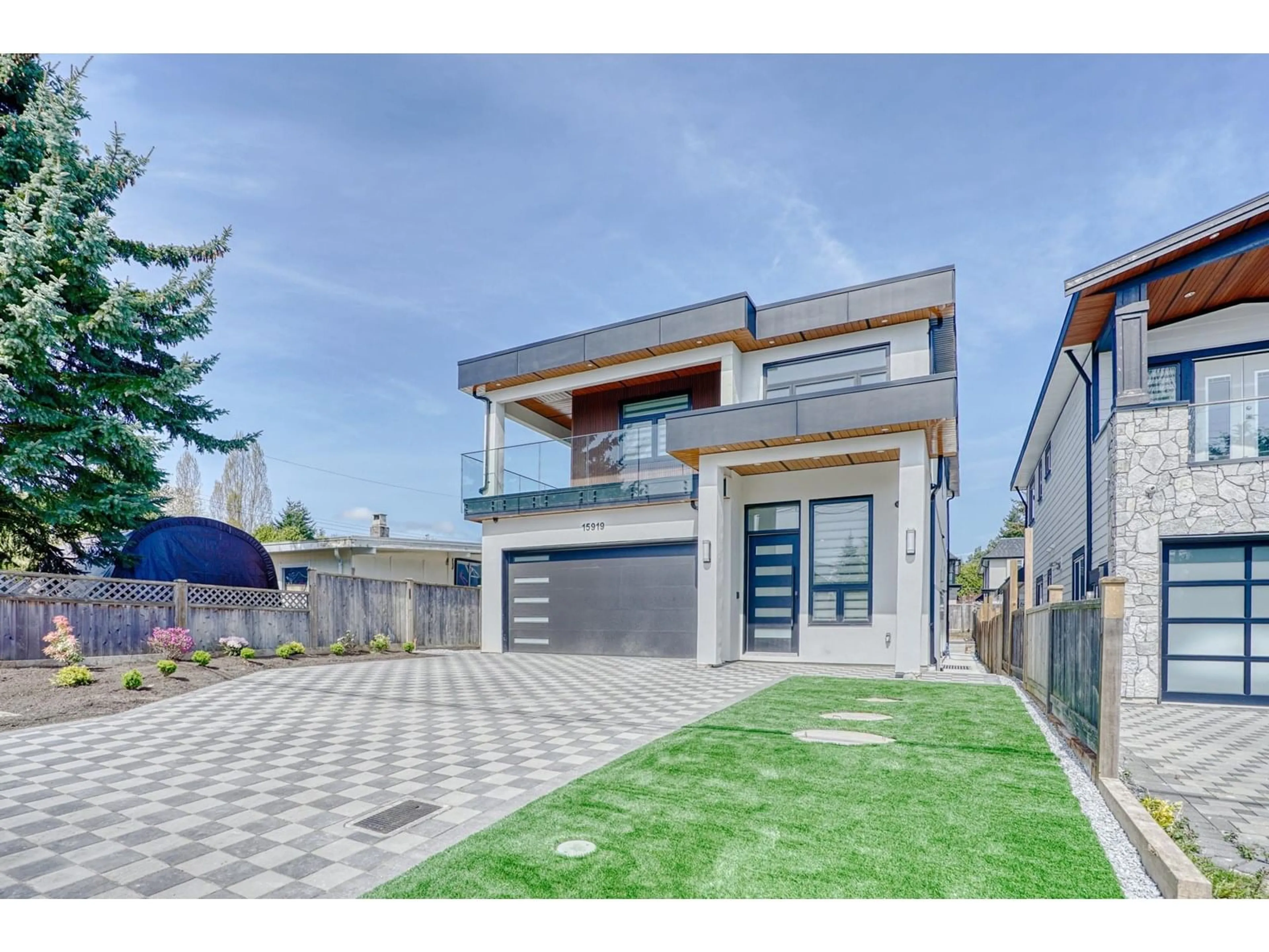 Home with brick exterior material, street for 15919 RUSSELL, White Rock British Columbia V4B2S6