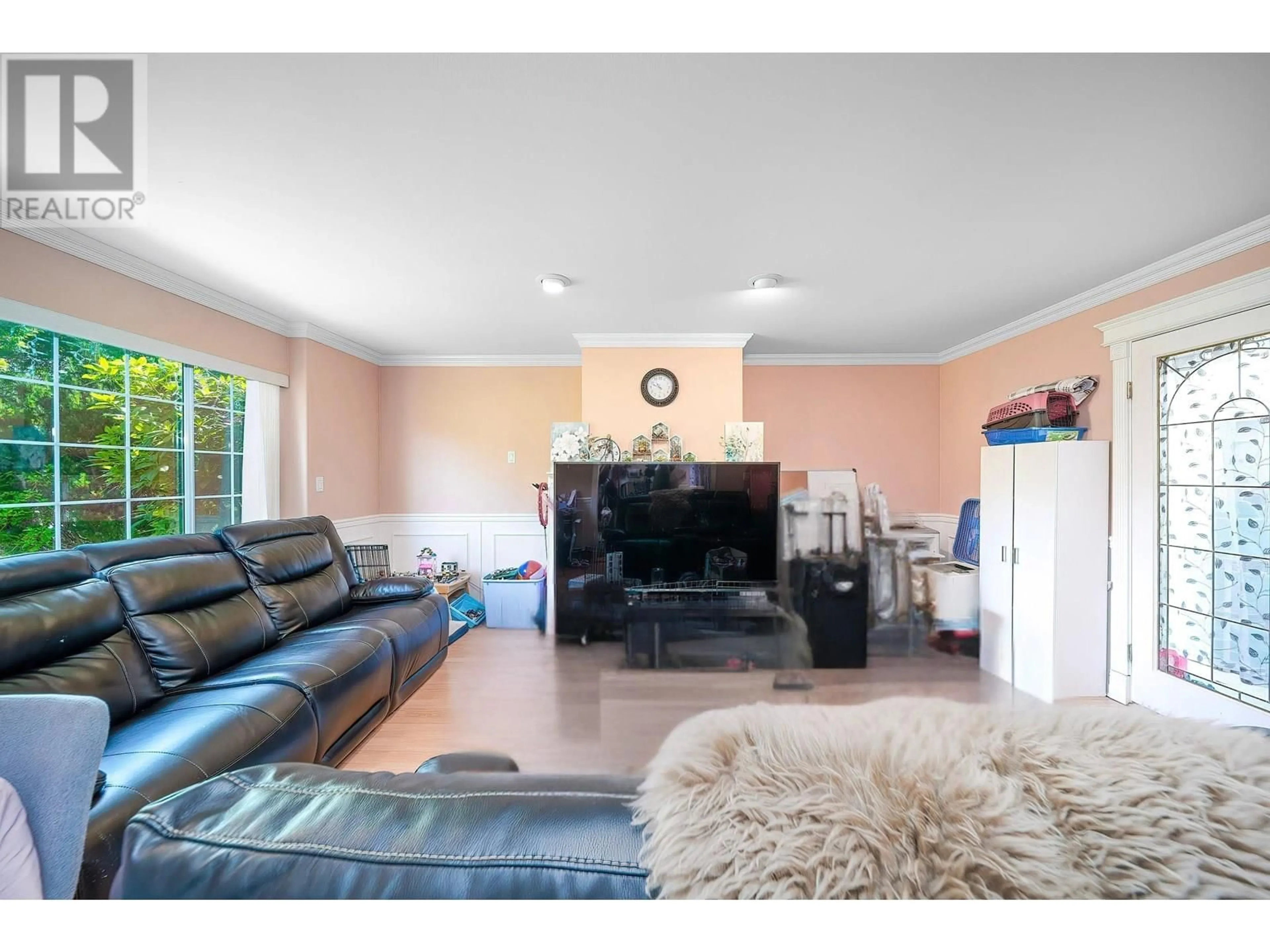 Living room with furniture, unknown for 5619 HANKIN DRIVE, Richmond British Columbia V7C5N5