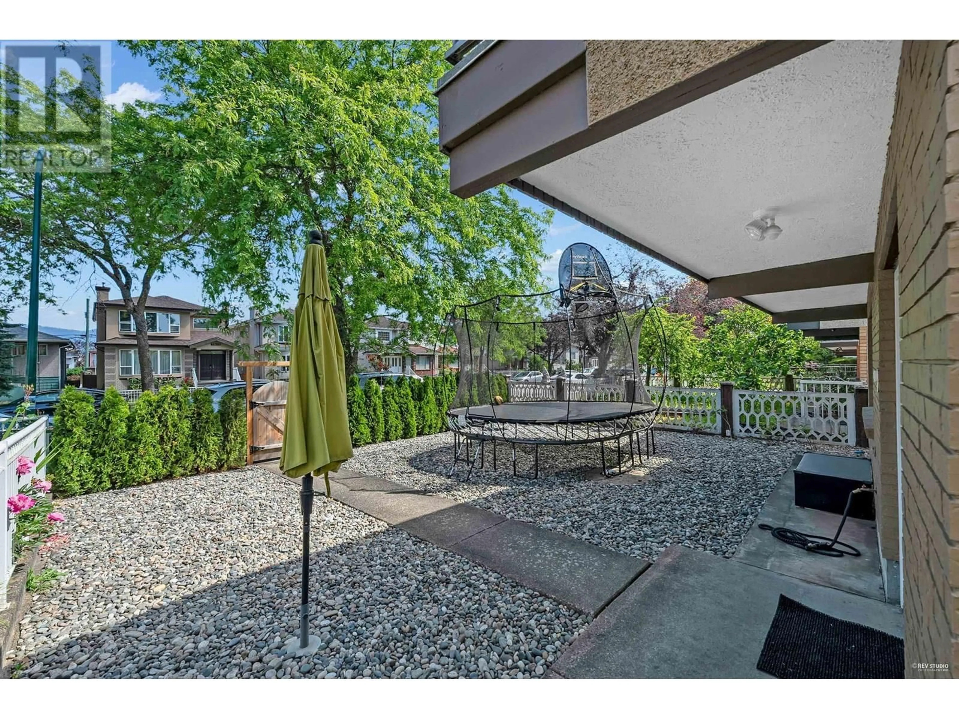 Patio, street for 2086 40TH AVENUE, Vancouver British Columbia V5P1J3