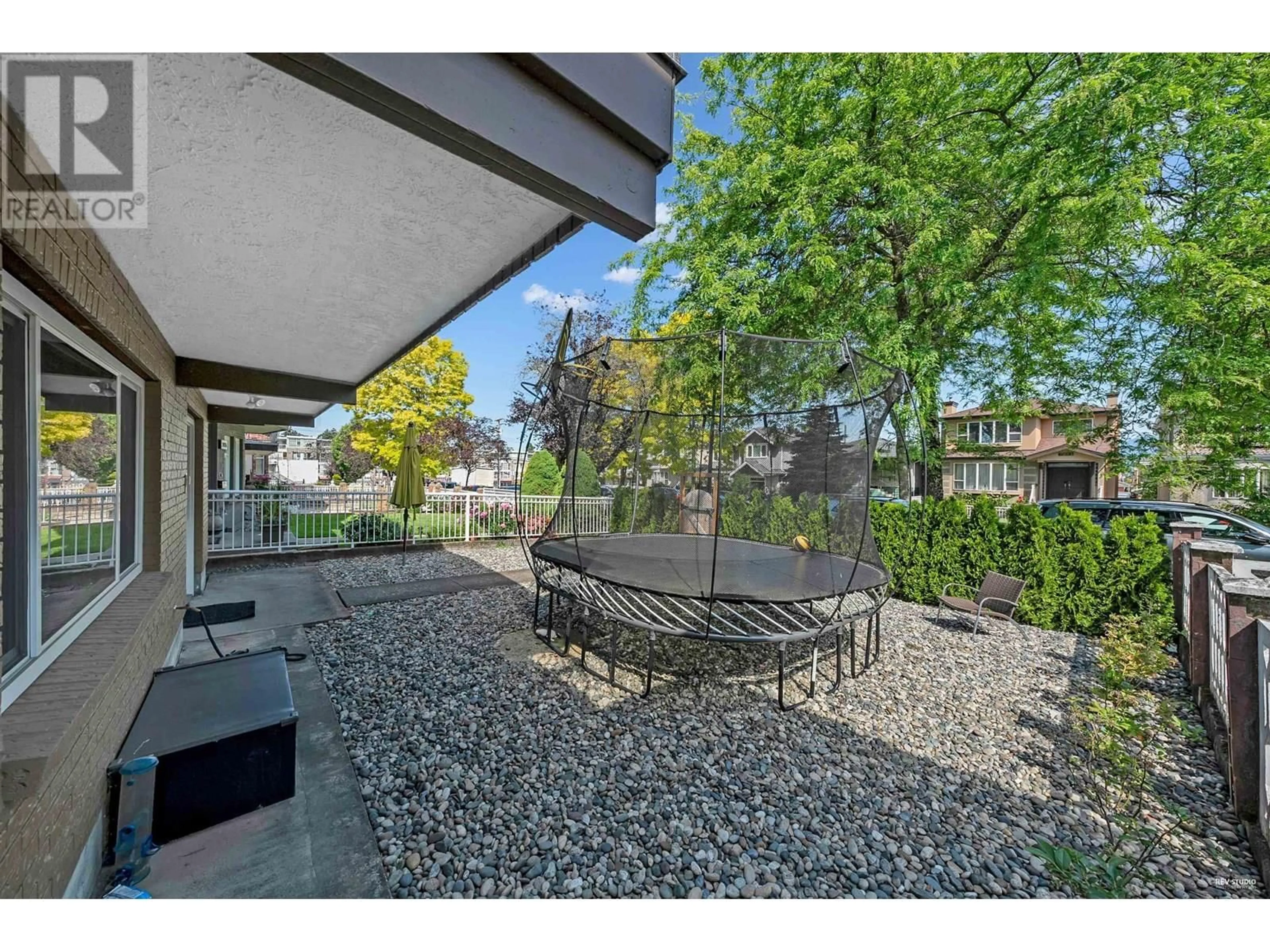 Patio, street for 2086 40TH AVENUE, Vancouver British Columbia V5P1J3