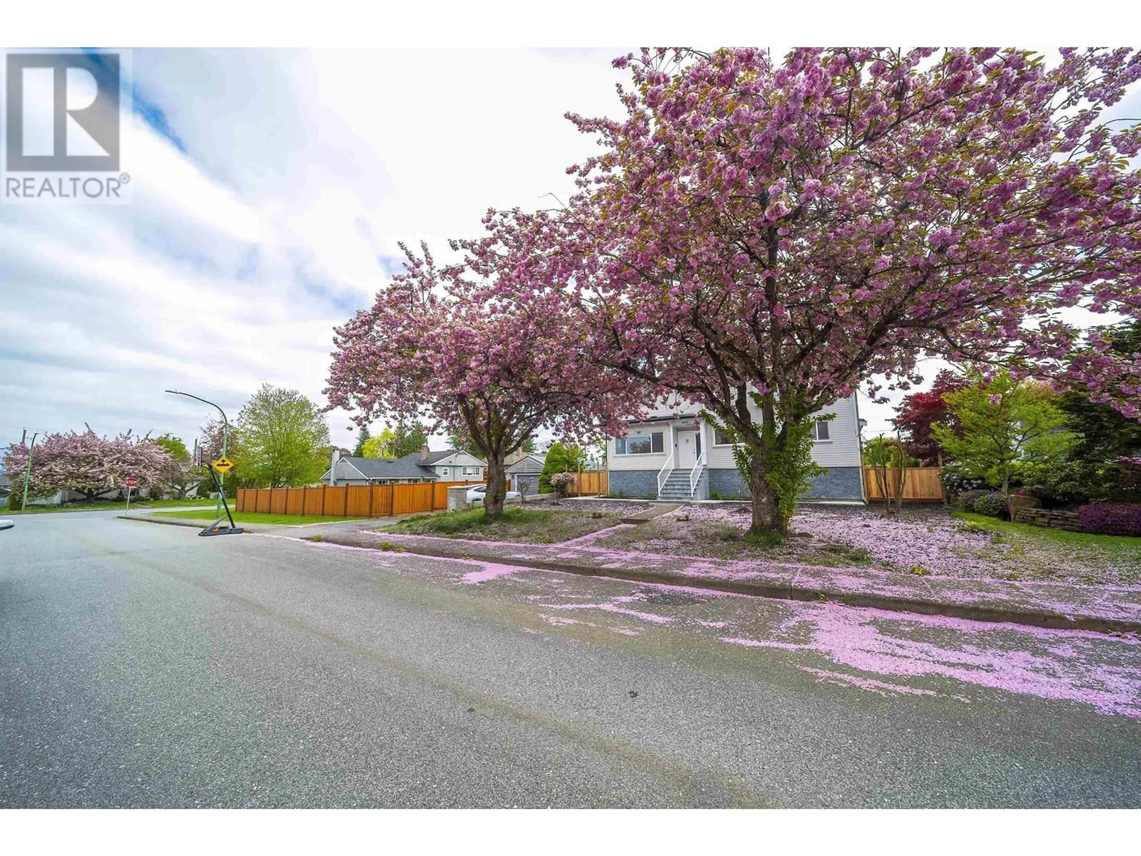 A pic from outside/outdoor area/front of a property/back of a property/a pic from drone, street for 8684 12TH AVENUE, Burnaby British Columbia V3N2L9