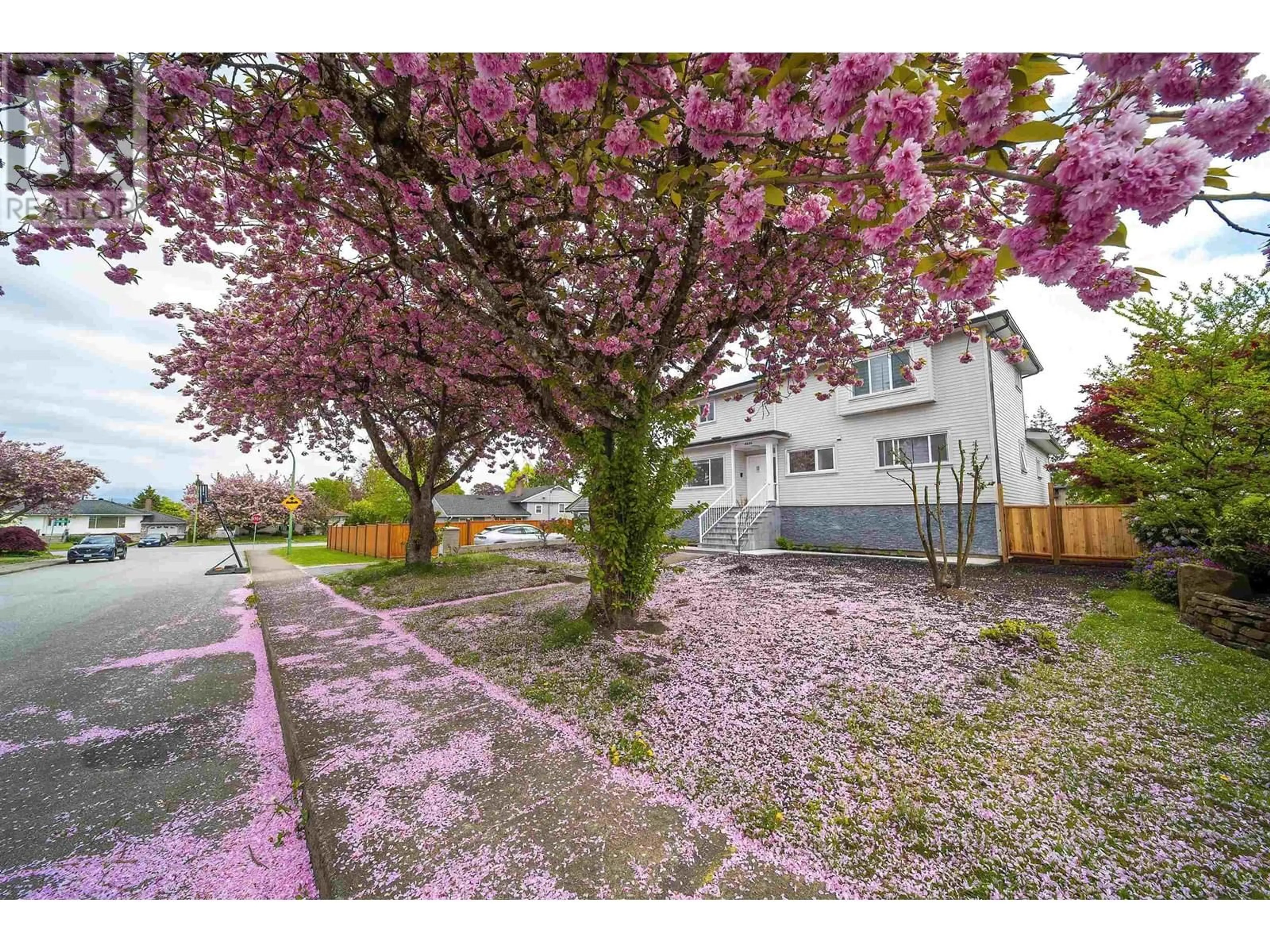 A pic from outside/outdoor area/front of a property/back of a property/a pic from drone, street for 8684 12TH AVENUE, Burnaby British Columbia V3N2L9