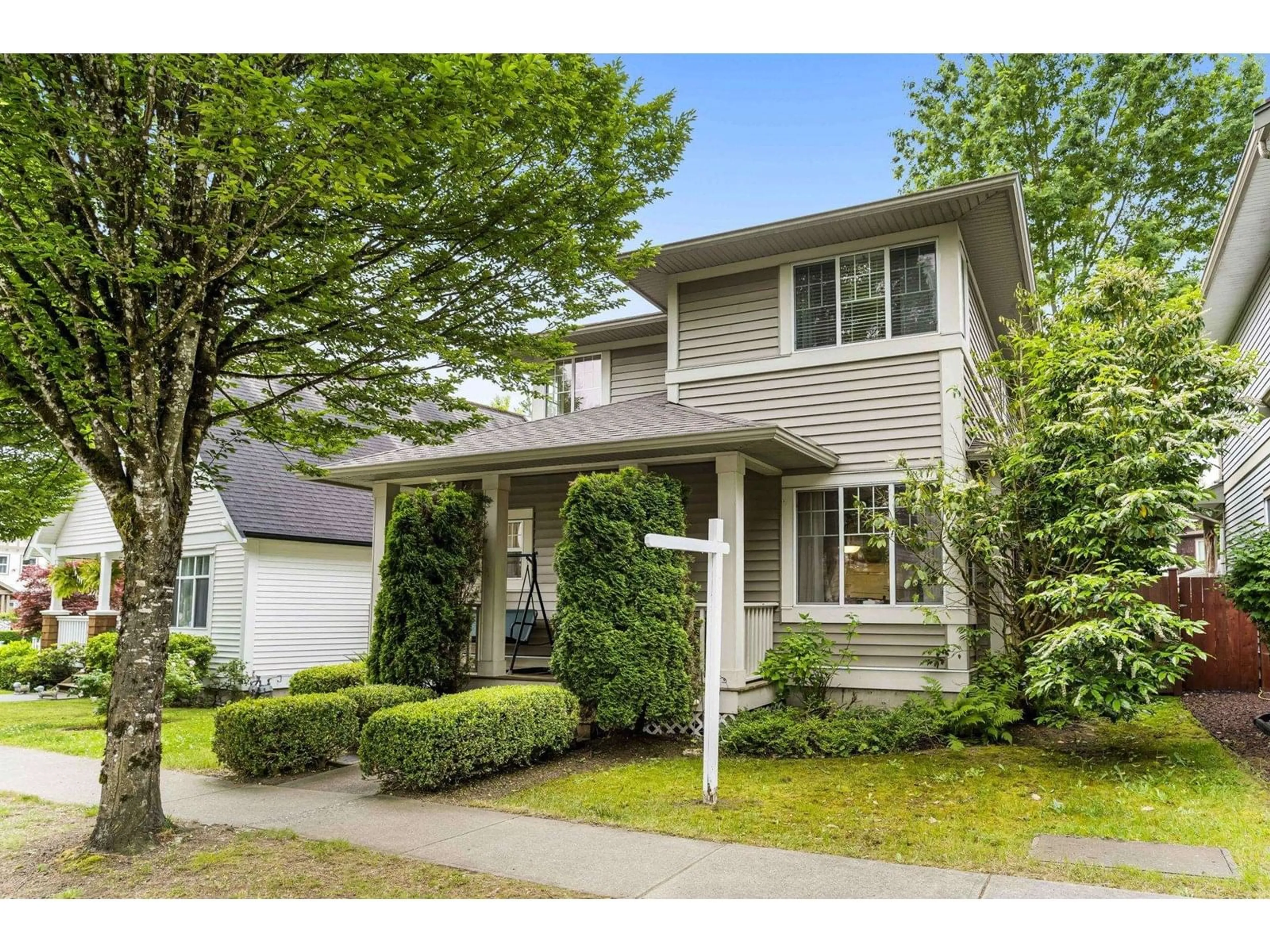 Home with vinyl exterior material, street for 4361 ATWOOD, Abbotsford British Columbia V3G2Y7