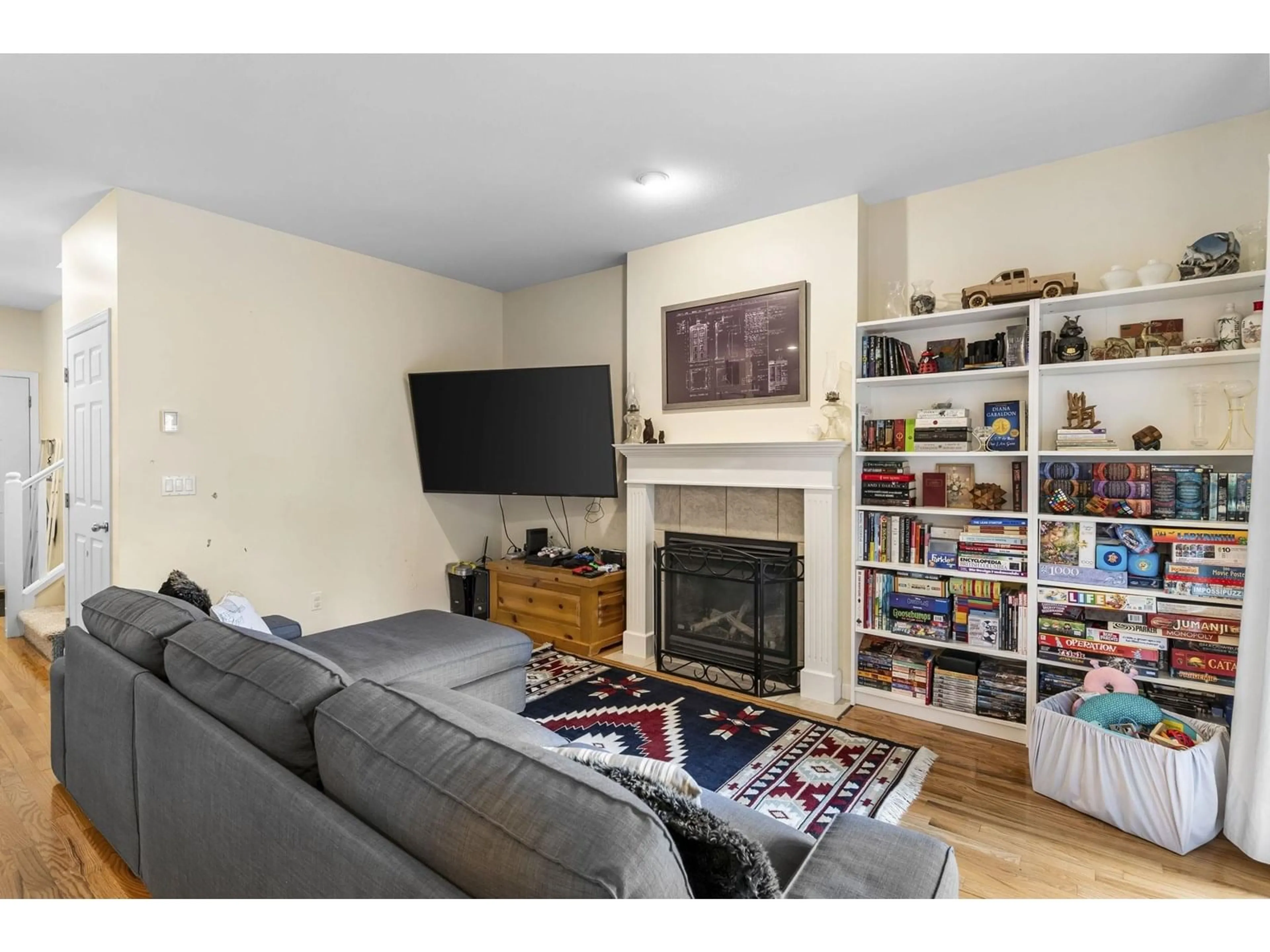 Living room with furniture, unknown for 4361 ATWOOD, Abbotsford British Columbia V3G2Y7