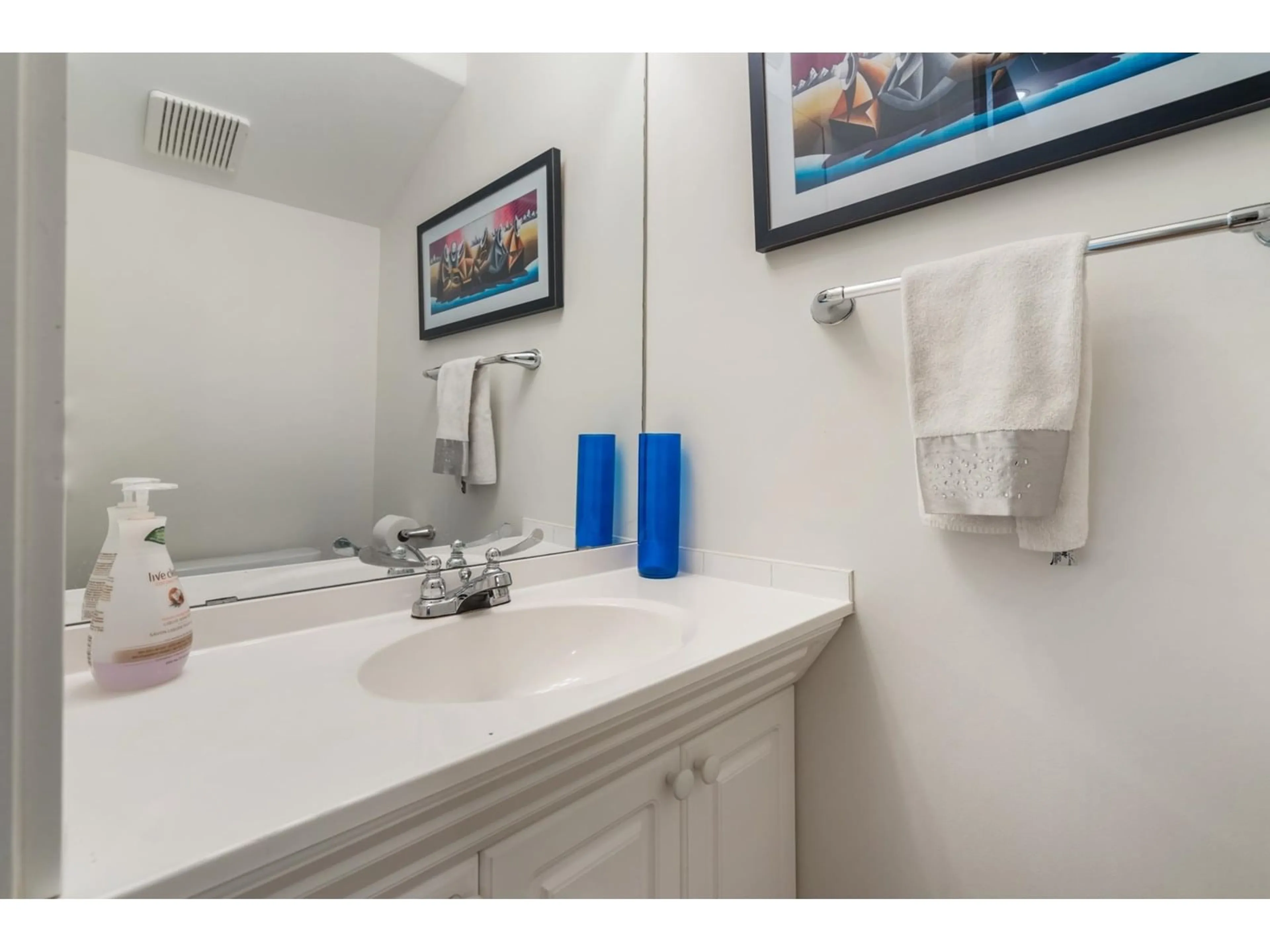 Standard bathroom, ceramic/tile floor for 15145 VICTORIA, White Rock British Columbia V4B1G5