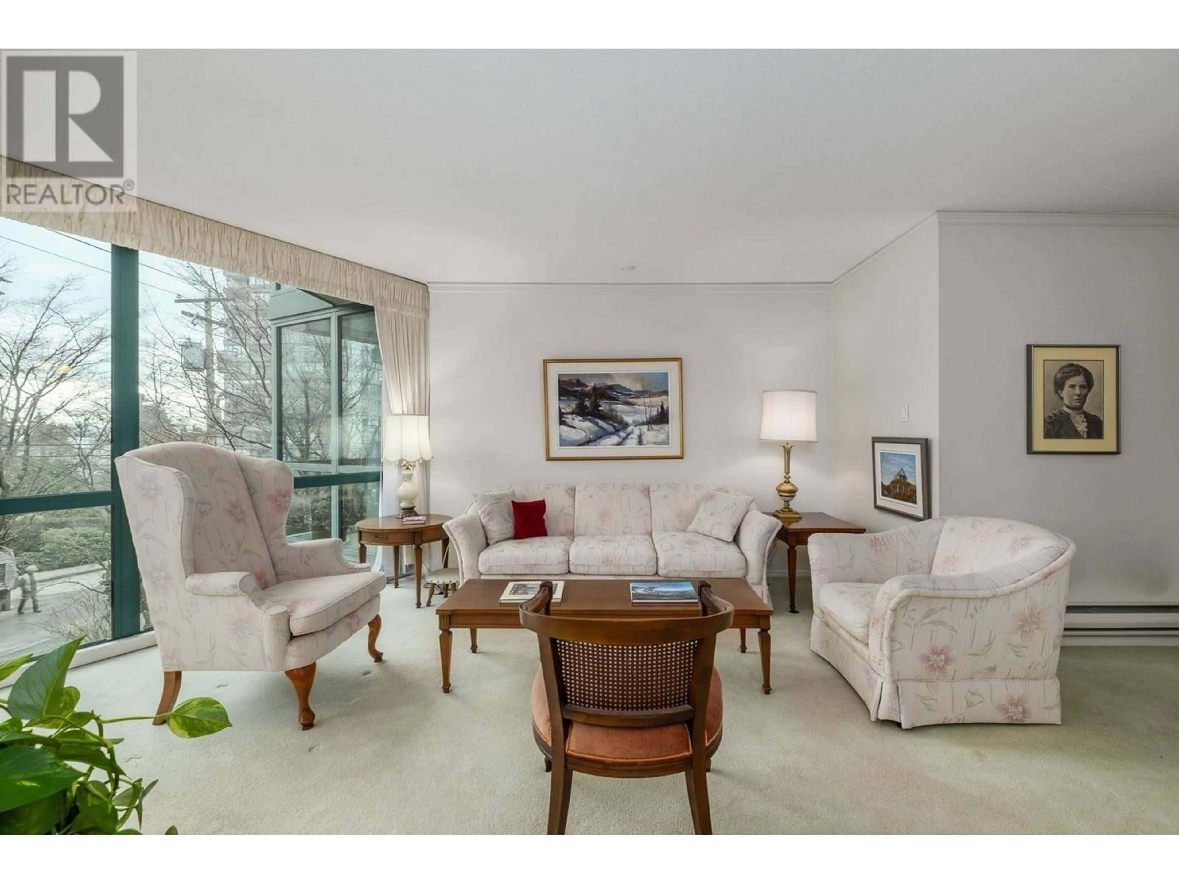 Living room with furniture, unknown for 101 - 1427 DUCHESS AVENUE, West Vancouver British Columbia V7T1H7