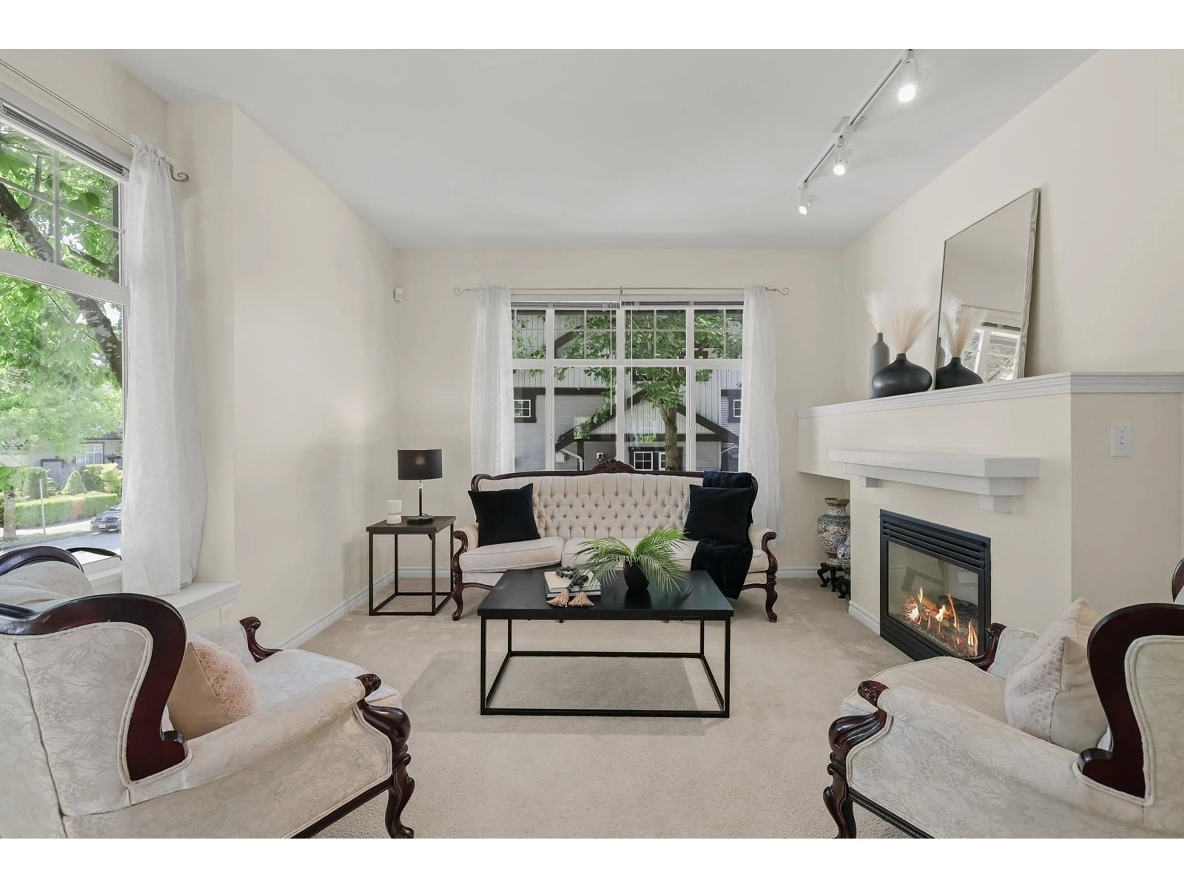 Living room with furniture, unknown for 1 - 18839 69, Surrey British Columbia V4N5S7