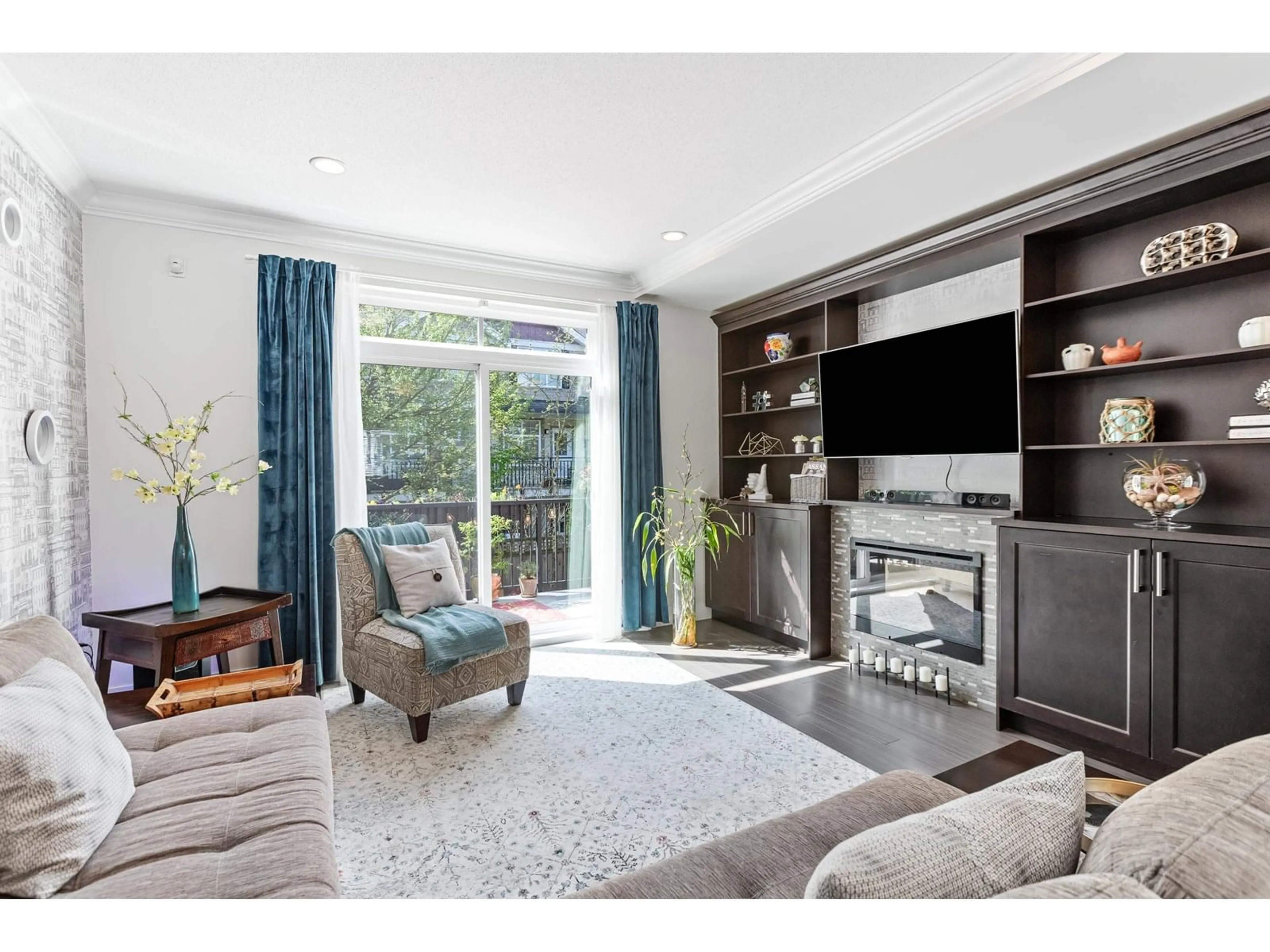 Living room with furniture, unknown for 20 - 3039 156, Surrey British Columbia V3Z6T5