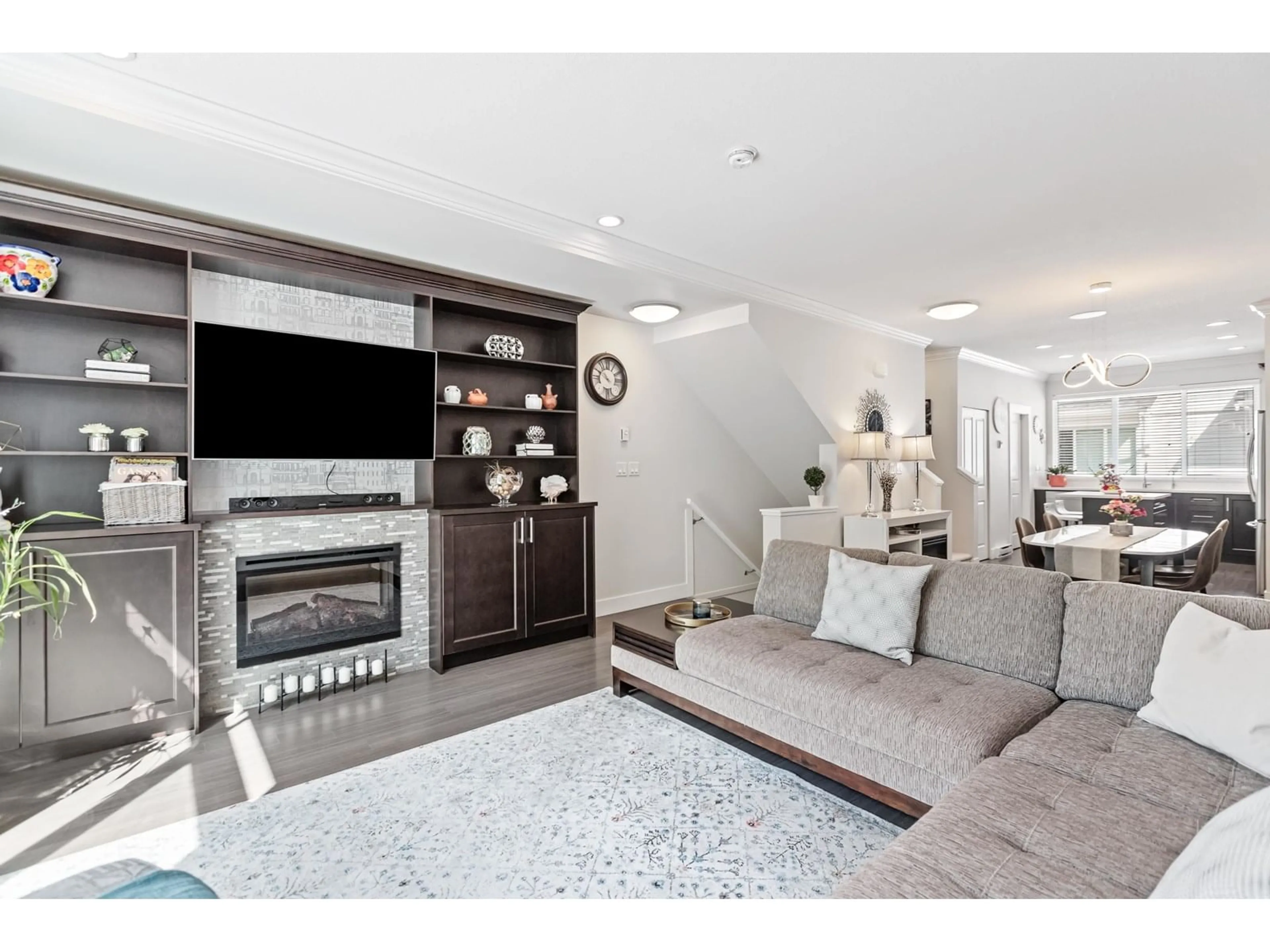 Living room with furniture, unknown for 20 - 3039 156, Surrey British Columbia V3Z6T5