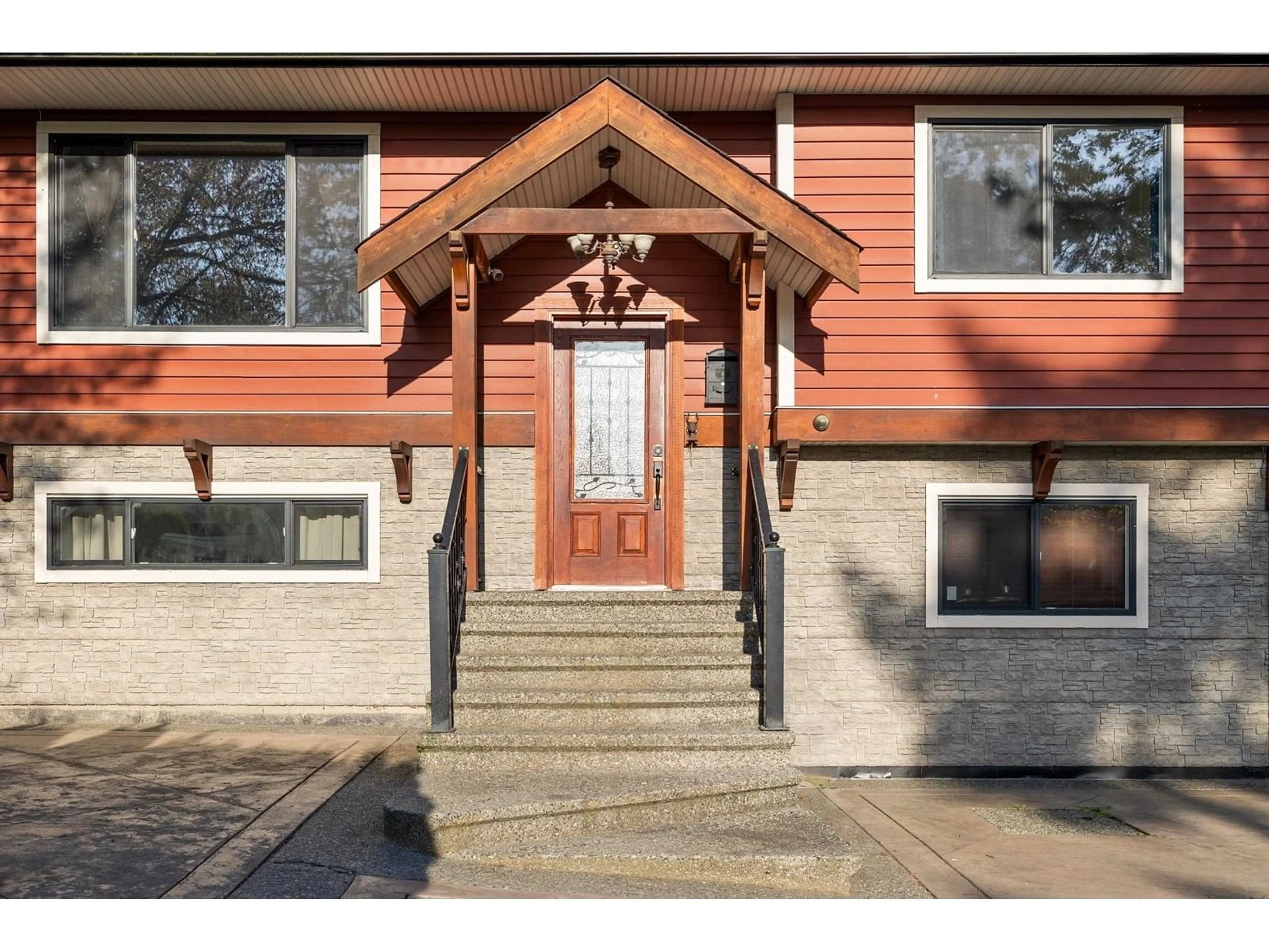 Indoor entryway for 6118 PALOMINO, Surrey British Columbia V3S5B6