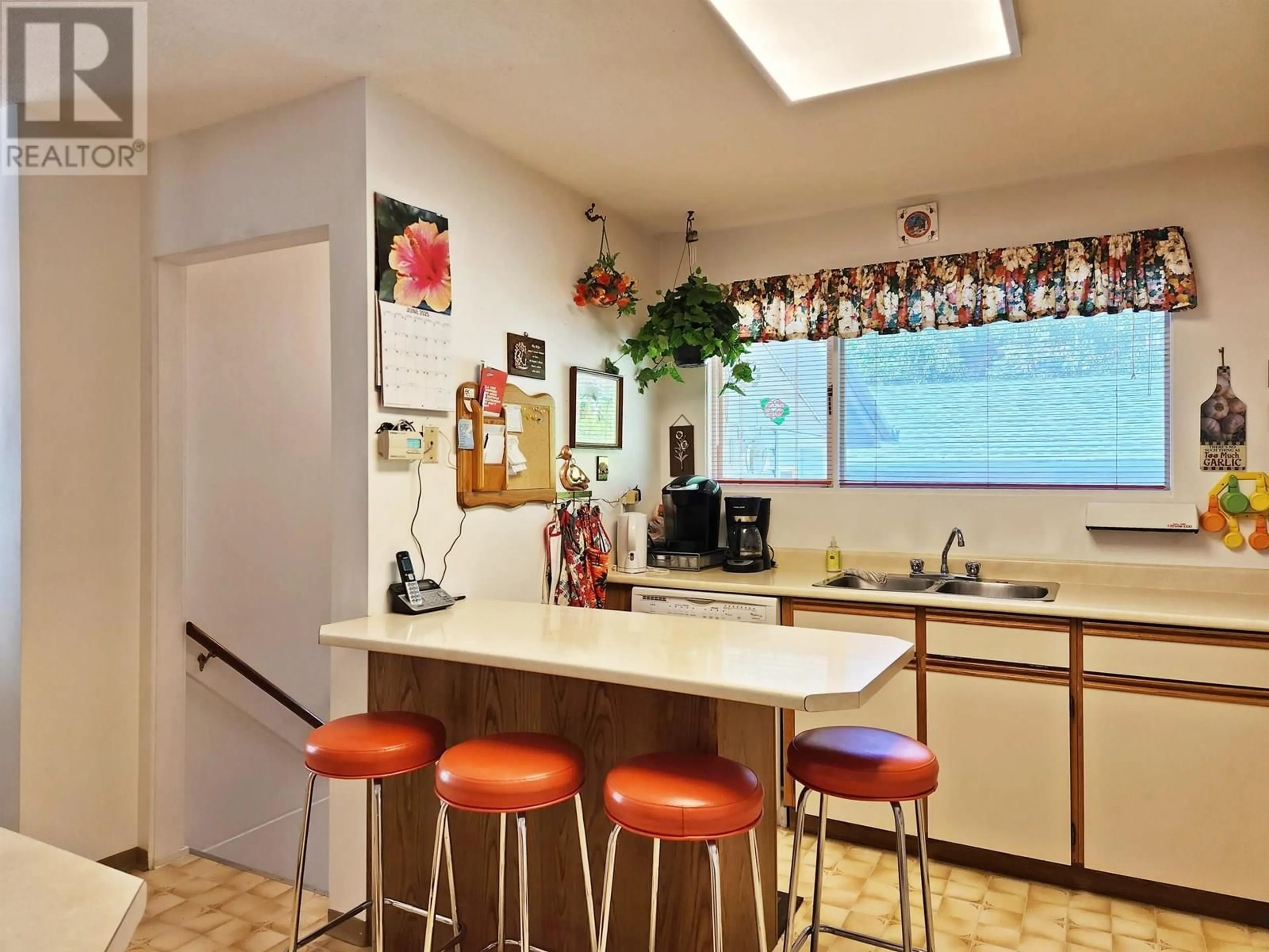 Open concept kitchen, unknown for 571 PERRY STREET, Quesnel British Columbia V2J1P1