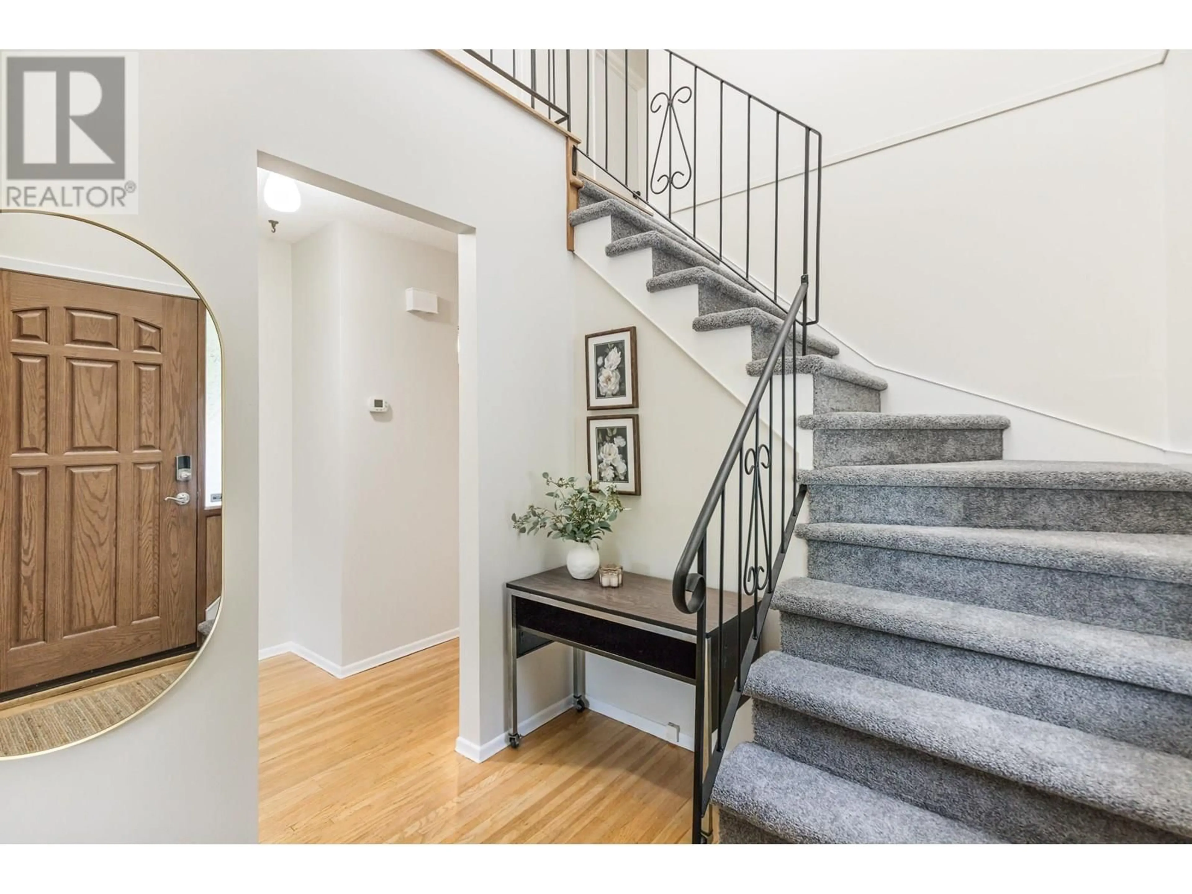 Indoor entryway for 230 HARVARD DRIVE, Port Moody British Columbia V3H1S8
