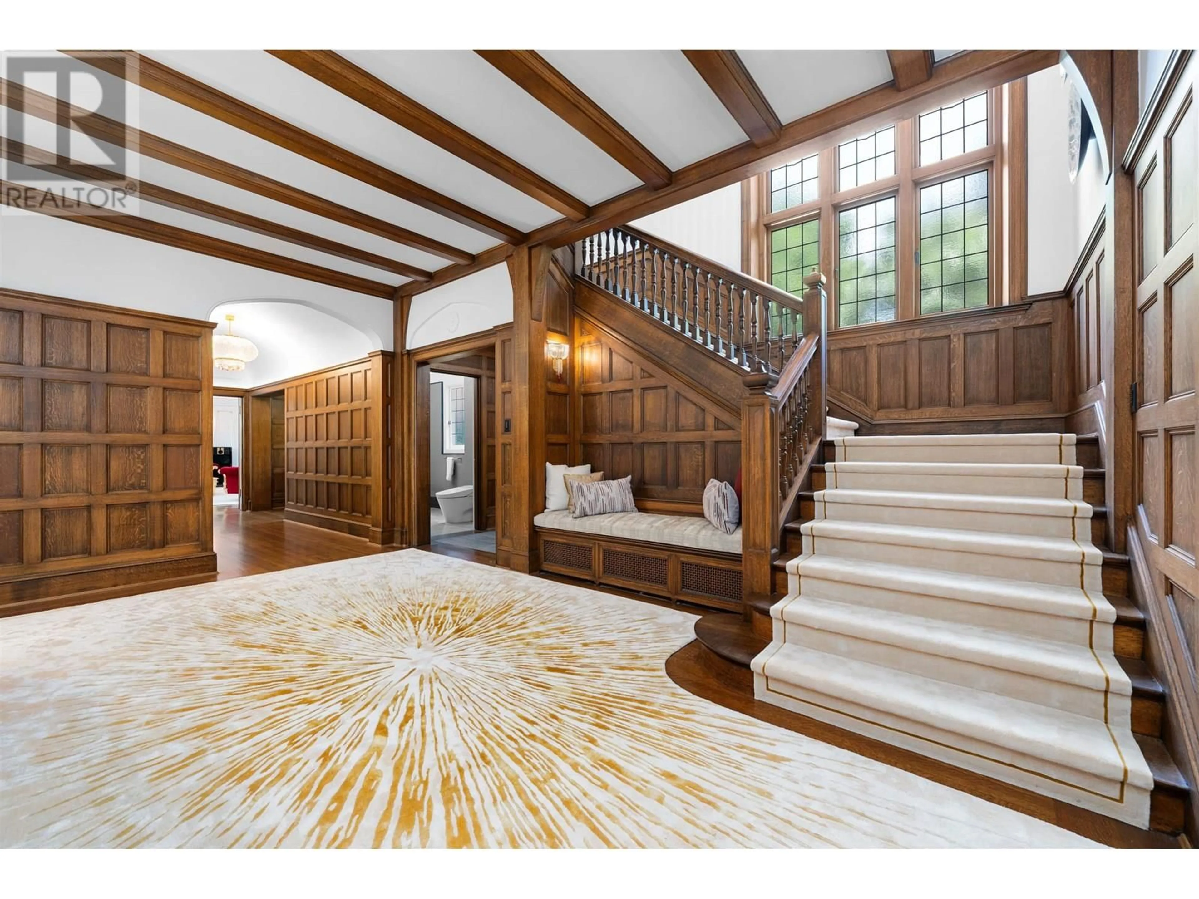 Indoor foyer for 2106 MARINE DRIVE, Vancouver British Columbia V6P6B5
