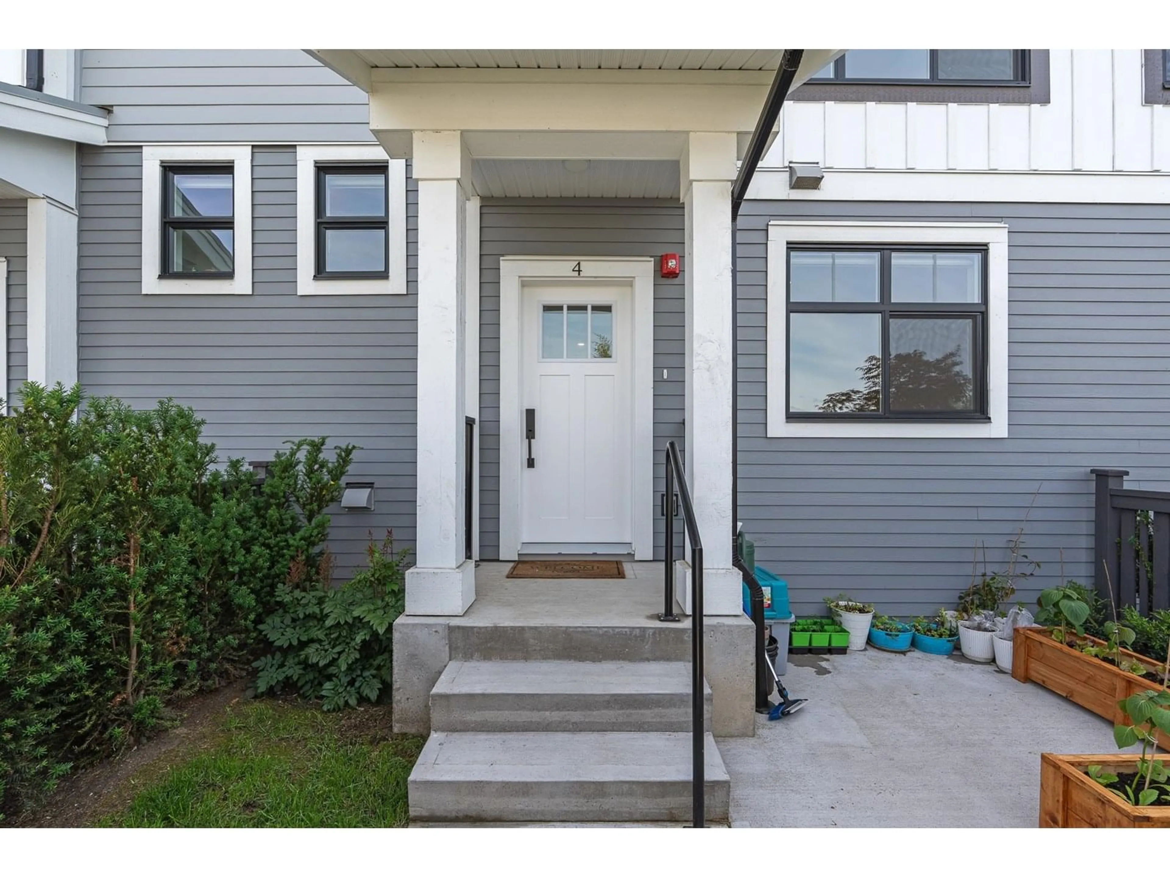 Indoor entryway for 4 - 20164 81A, Langley British Columbia V2Y3W5