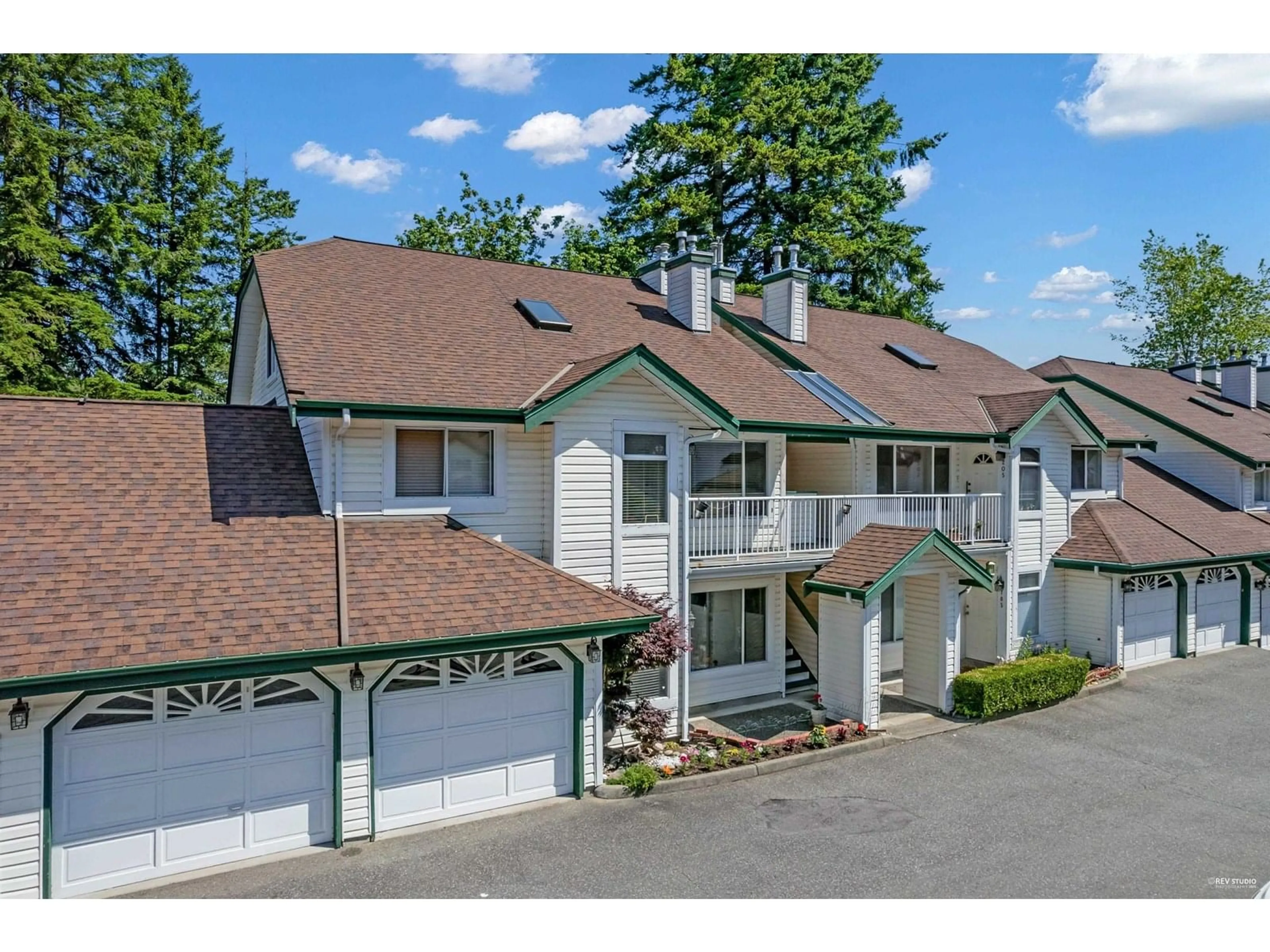 A pic from outside/outdoor area/front of a property/back of a property/a pic from drone, mountain view for 204 - 10308 155A, Surrey British Columbia V3R4K5